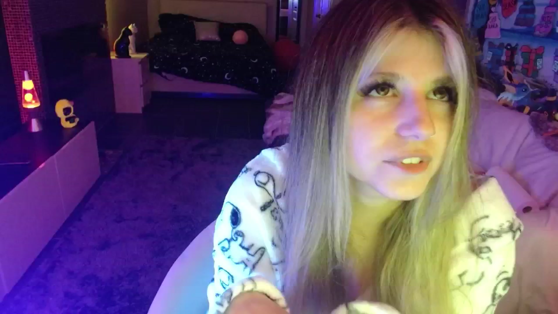 Gallery image thumbnail from Serafina's myfreecams stream on, 08/28/2024, 08:13 image 16 of 20