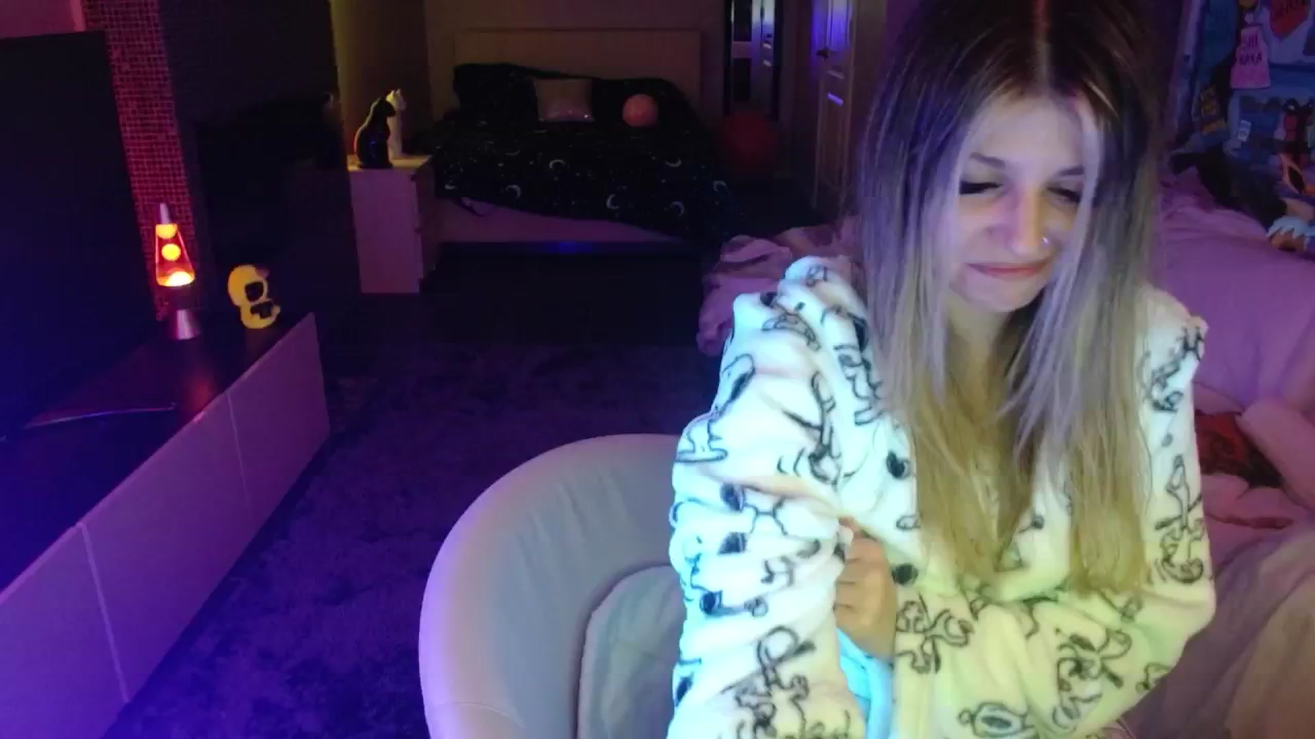Gallery image thumbnail from Serafina's myfreecams stream on, 08/28/2024, 08:13 image 8 of 20