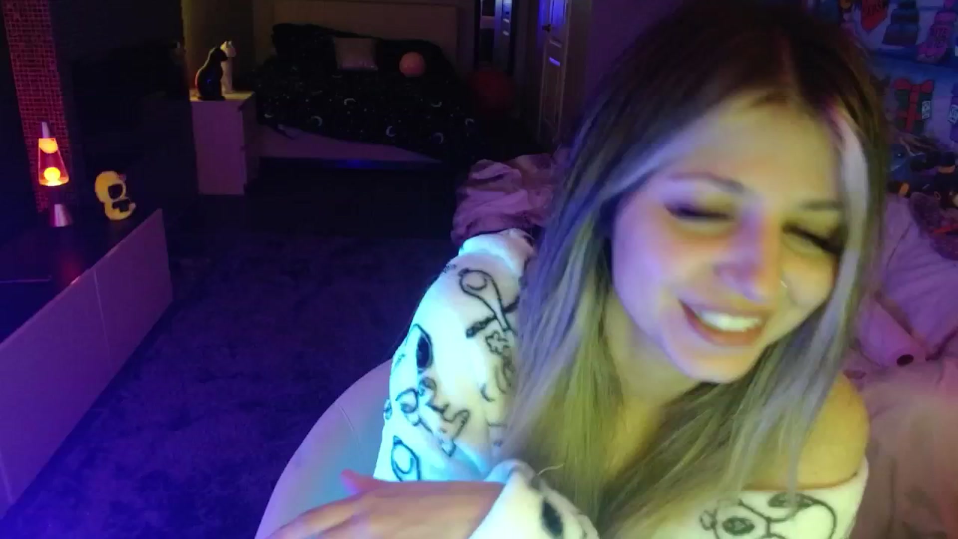 Gallery image thumbnail from Serafina's myfreecams stream on, 08/28/2024, 08:13 image 17 of 20