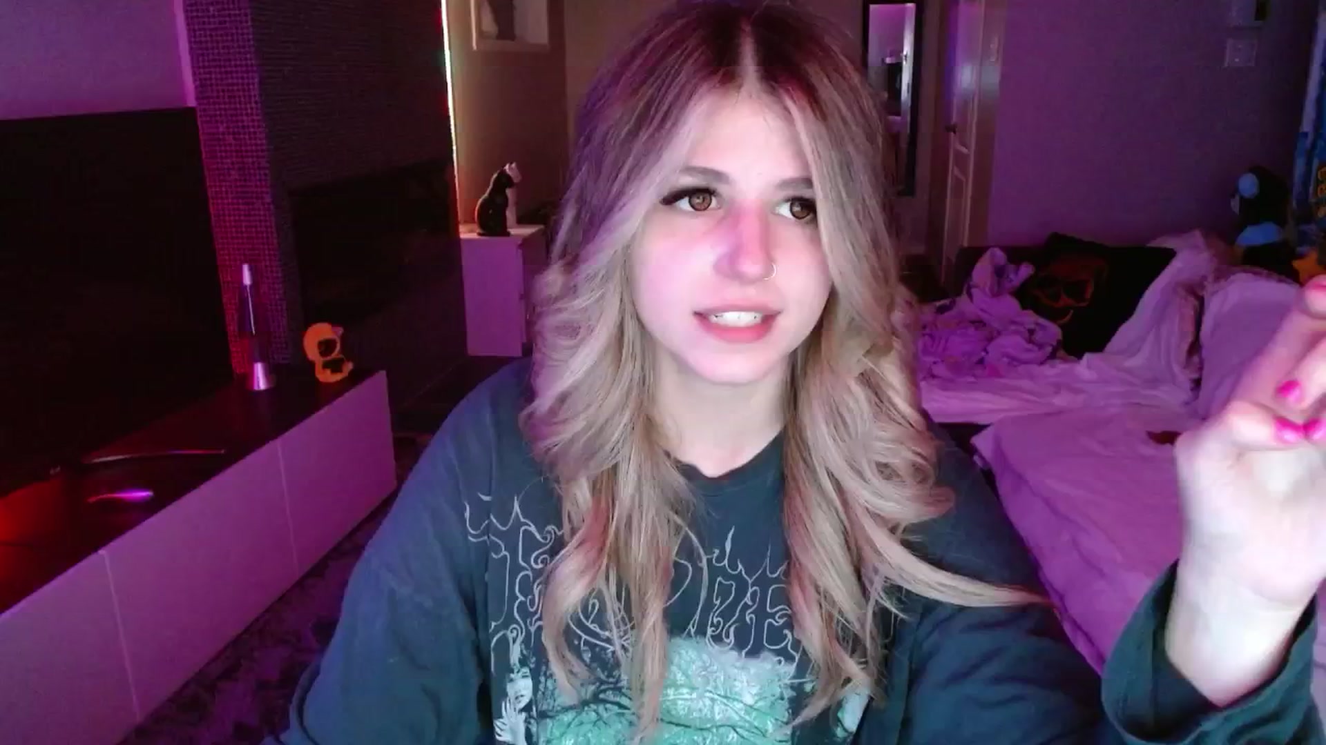 Gallery image thumbnail from Serafina's myfreecams stream on, 09/04/2024, 02:05 image 12 of 20