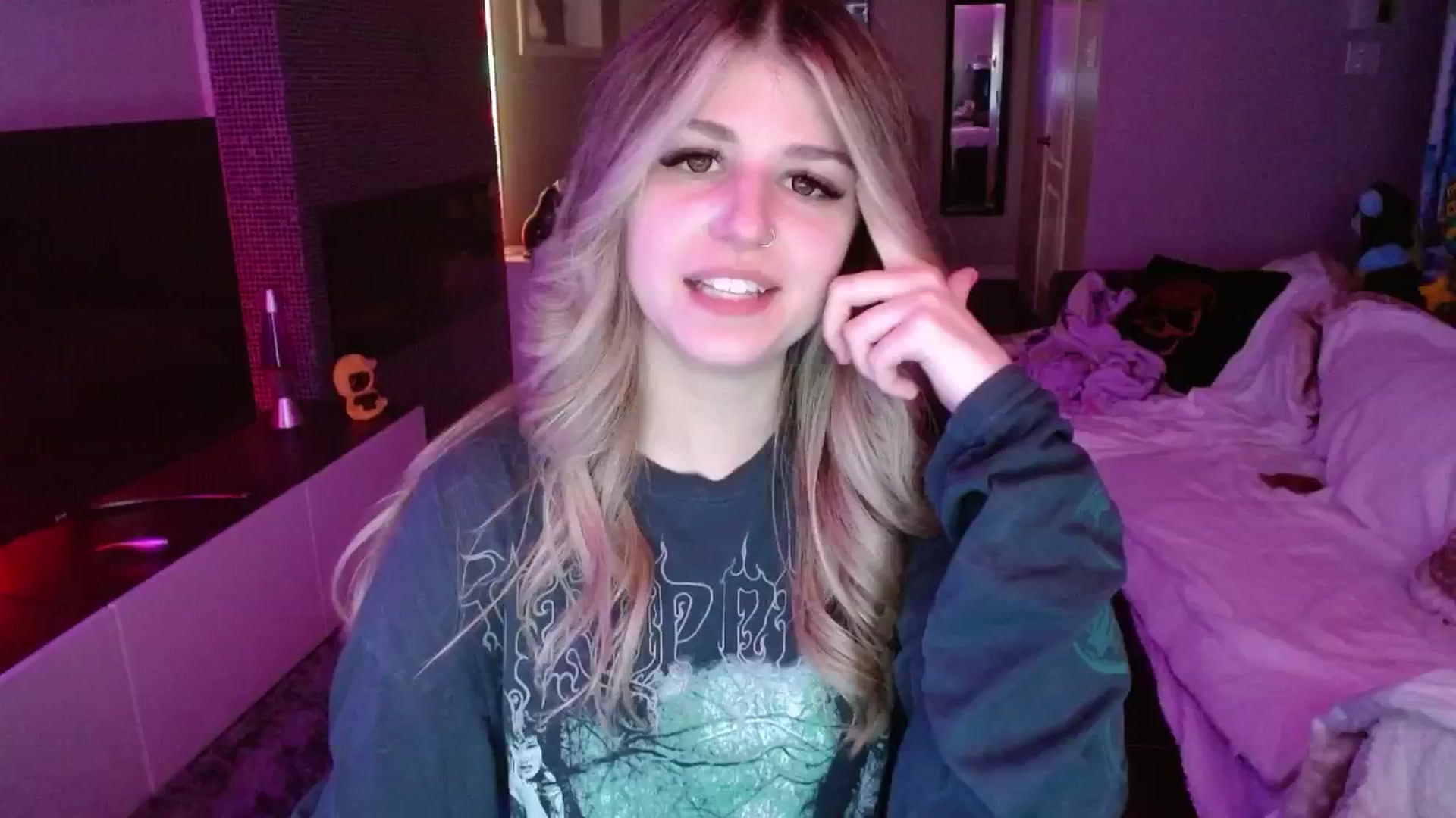 Gallery image thumbnail from Serafina's myfreecams stream on, 09/04/2024, 02:05 image 15 of 20
