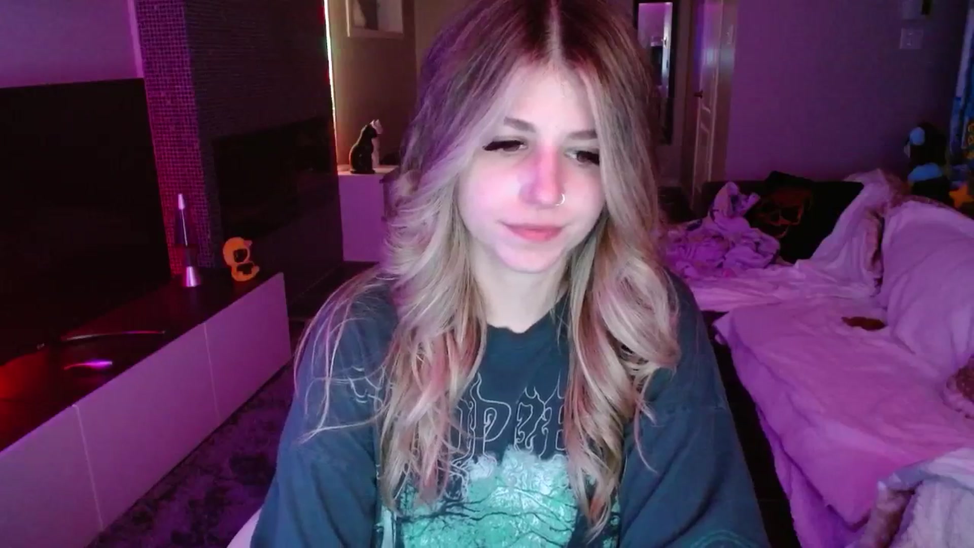 Gallery image thumbnail from Serafina's myfreecams stream on, 09/04/2024, 02:05 image 17 of 20