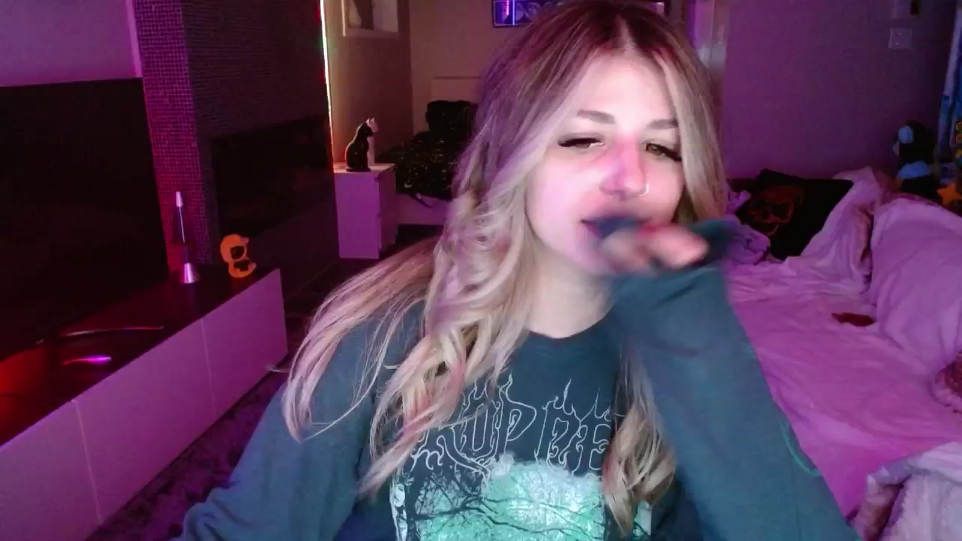 Gallery image thumbnail from Serafina's myfreecams stream on, 09/04/2024, 02:05 image 13 of 20