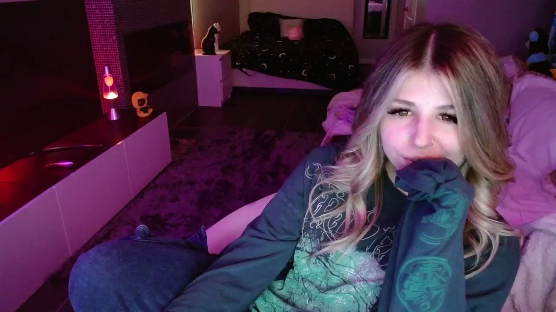 Gallery image thumbnail from Serafina's myfreecams stream on, 09/04/2024, 04:44 image 19 of 20