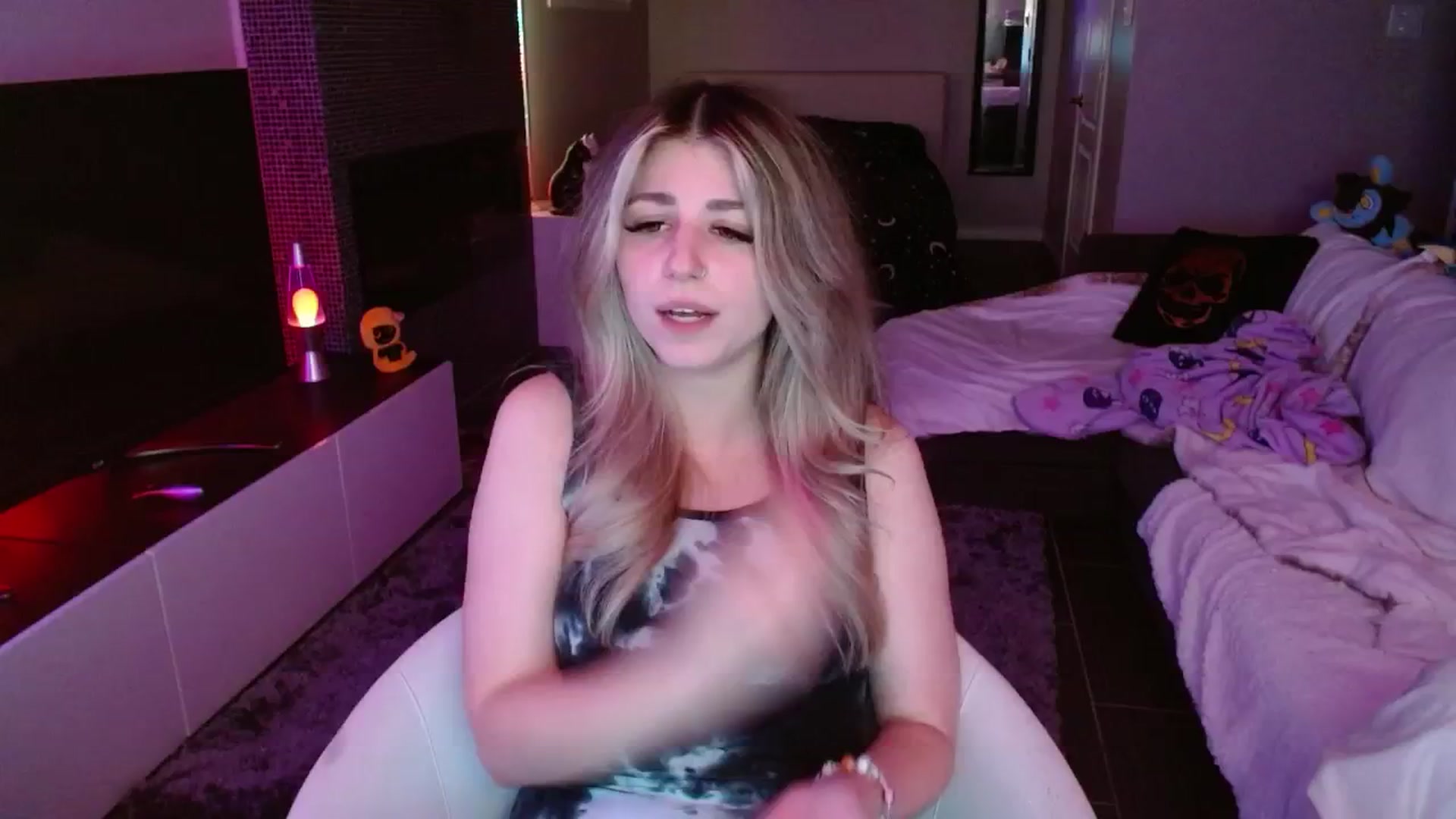 Gallery image thumbnail from Serafina's myfreecams stream on, 09/08/2024, 07:03 image 4 of 20