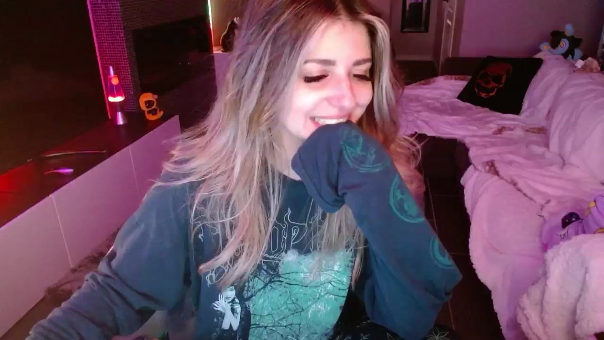 Gallery image thumbnail from Serafina's myfreecams stream on, 09/08/2024, 08:43 image 4 of 20