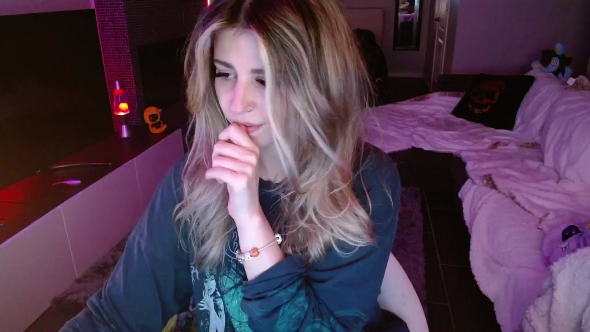 Gallery image thumbnail from Serafina's myfreecams stream on, 09/08/2024, 08:43 image 14 of 20