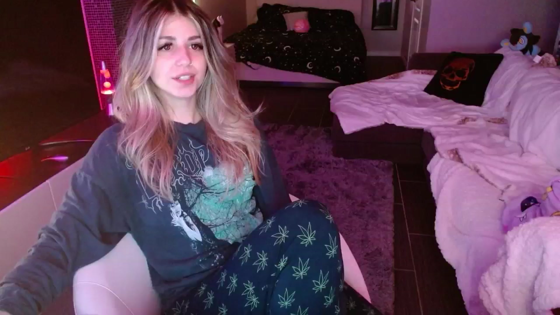 Gallery image thumbnail from Serafina's myfreecams stream on, 09/08/2024, 08:43 image 2 of 20