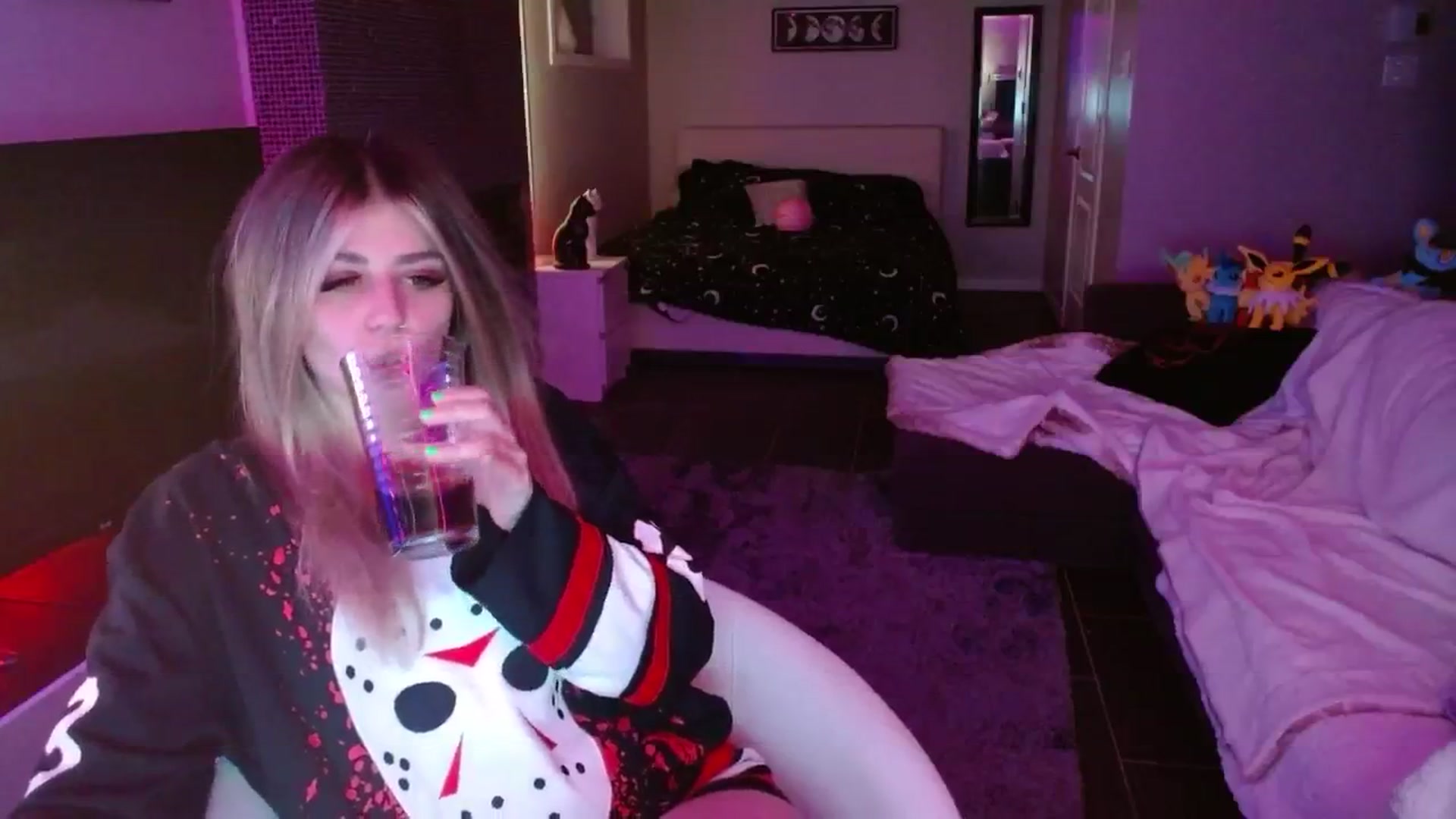 Gallery image thumbnail from Serafina's myfreecams stream on, 09/14/2024, 03:41 image 12 of 20