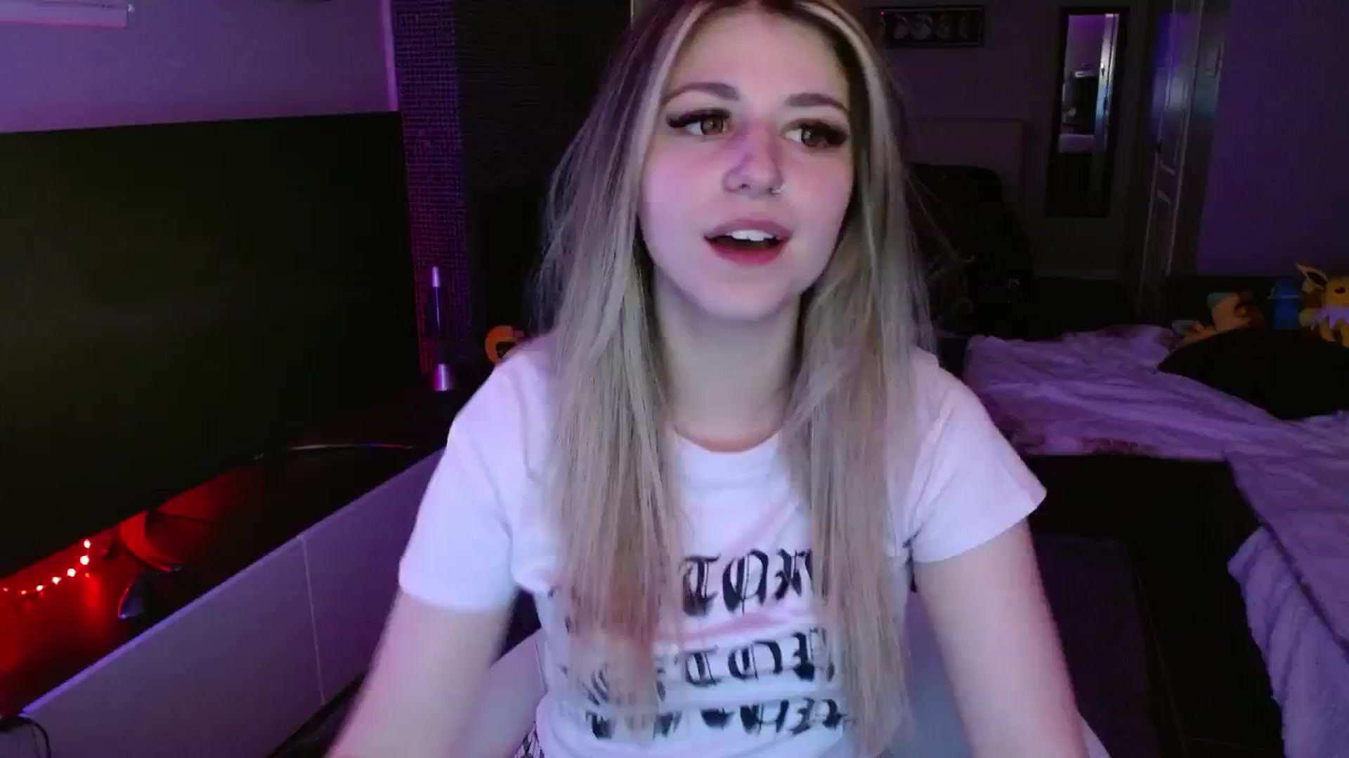 Gallery image thumbnail from Serafina's myfreecams stream on, 09/19/2024, 03:54 image 4 of 20