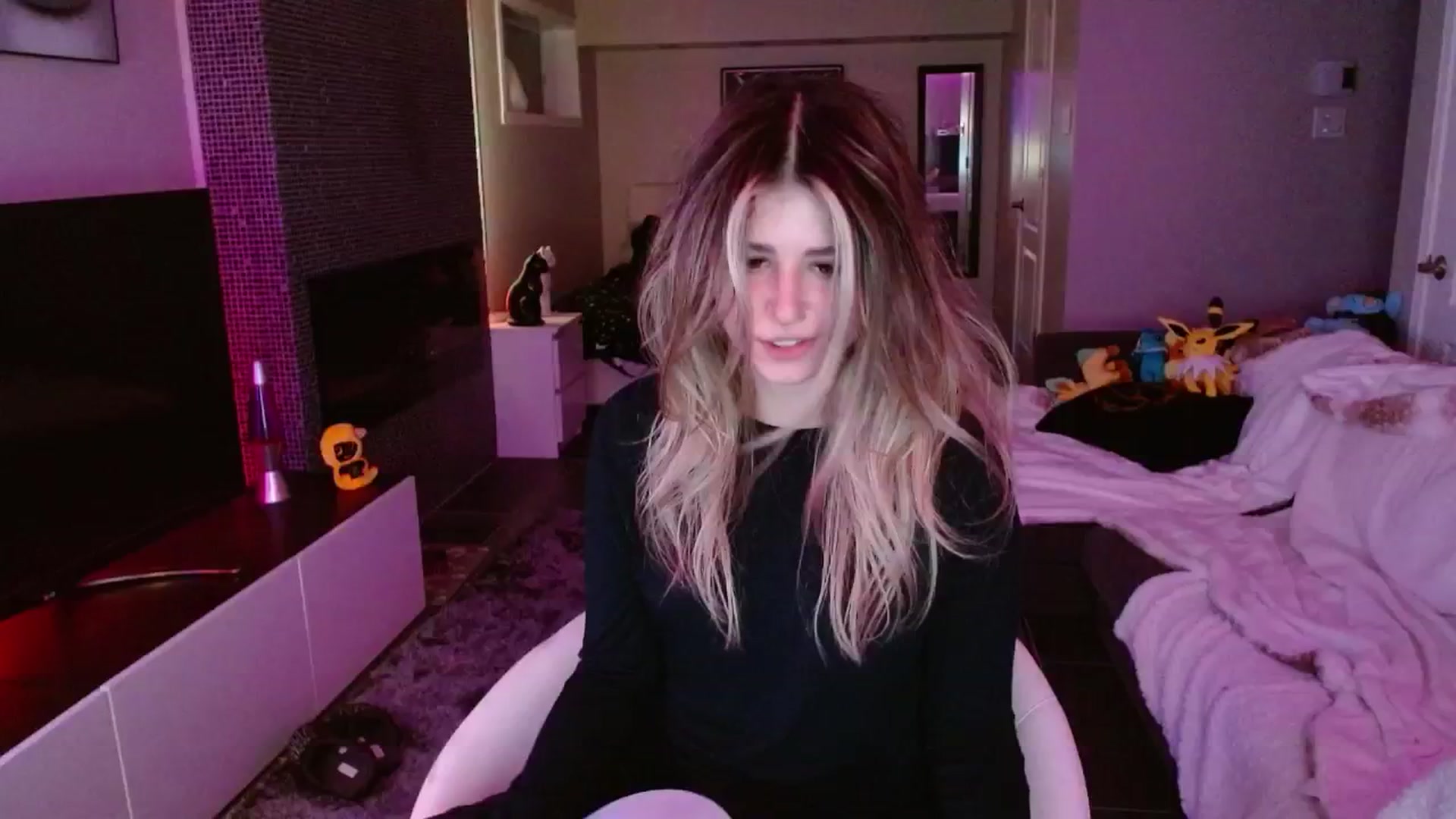Gallery image thumbnail from Serafina's myfreecams stream on, 09/25/2024, 05:48 image 2 of 20