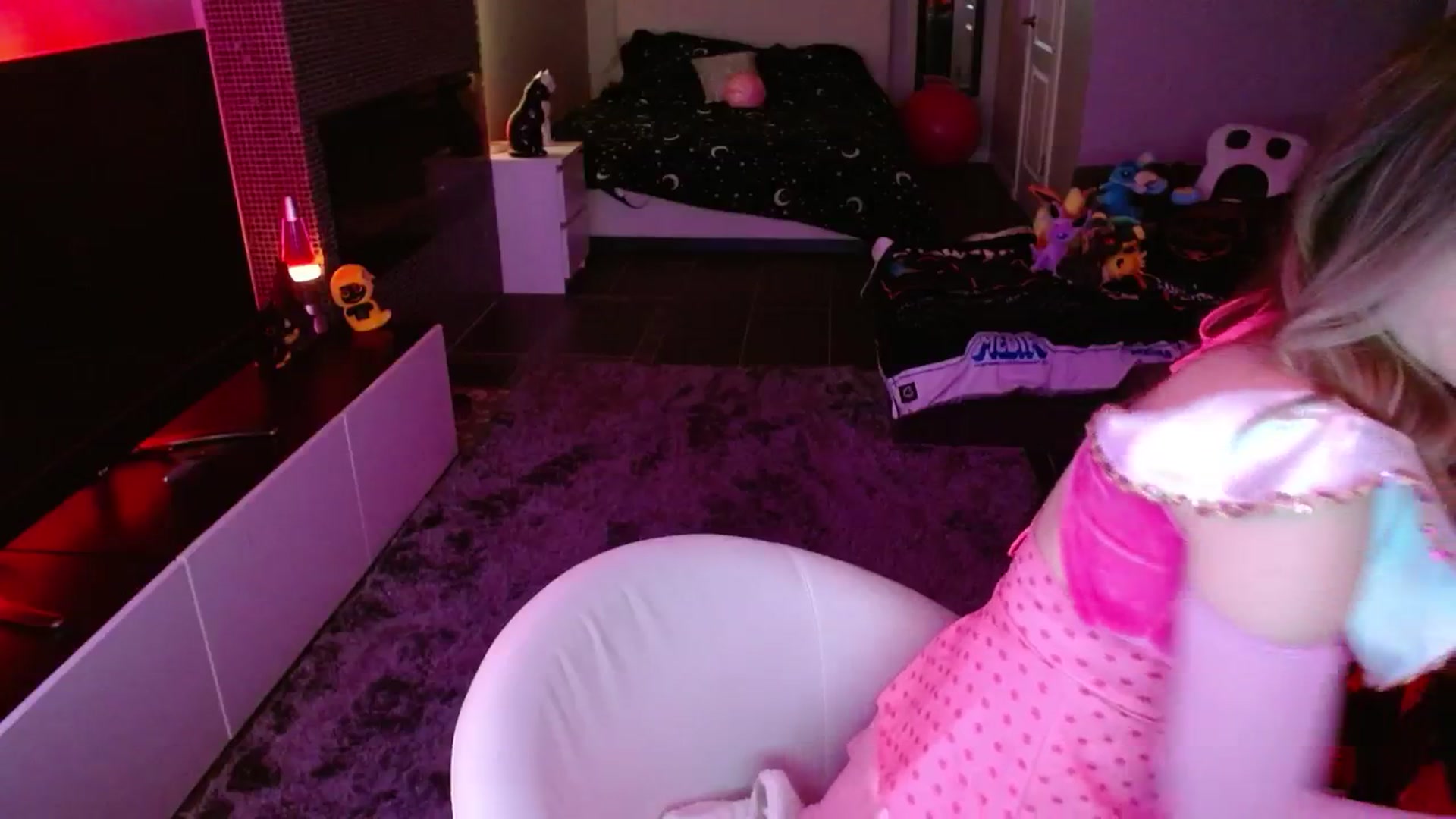 Gallery image thumbnail from Serafina's myfreecams stream on, 10/07/2024, 03:00 image 17 of 20