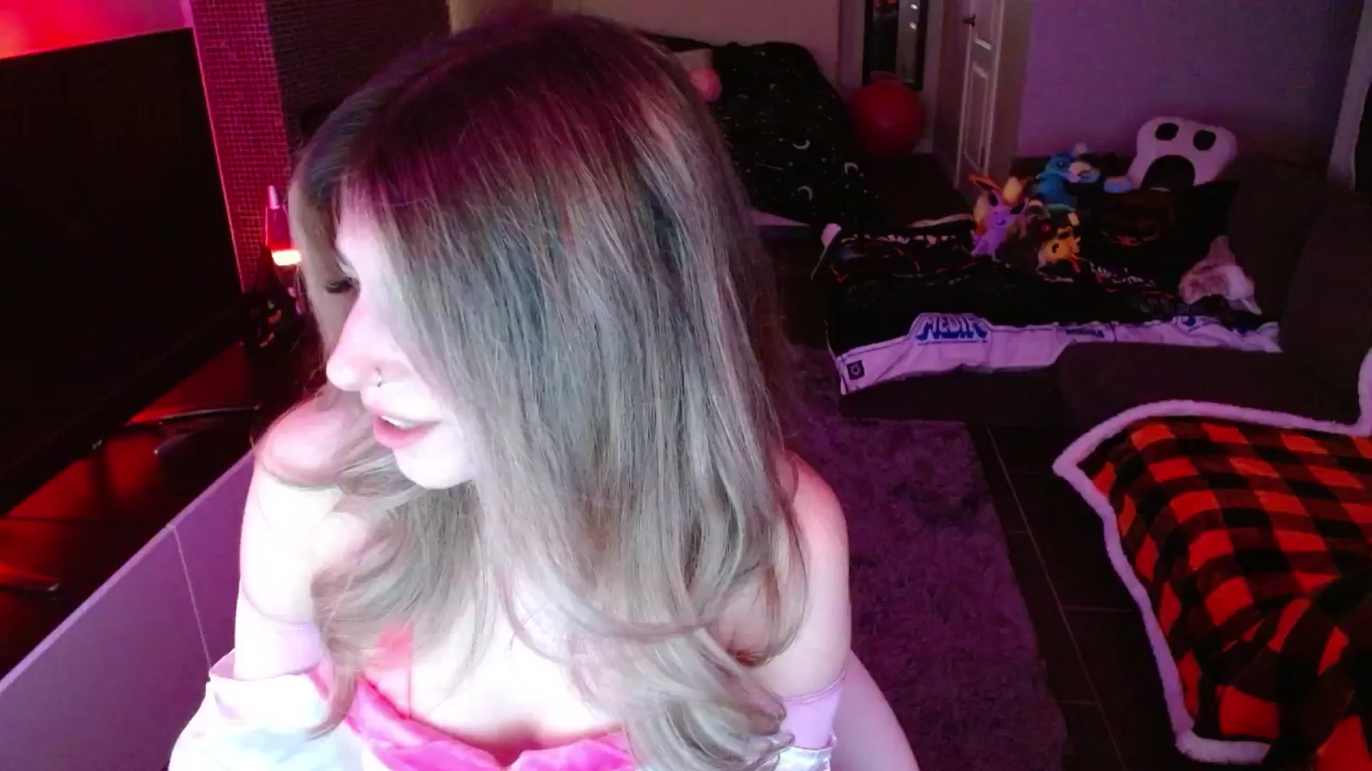 Gallery image thumbnail from Serafina's myfreecams stream on, 10/07/2024, 03:00 image 1 of 20