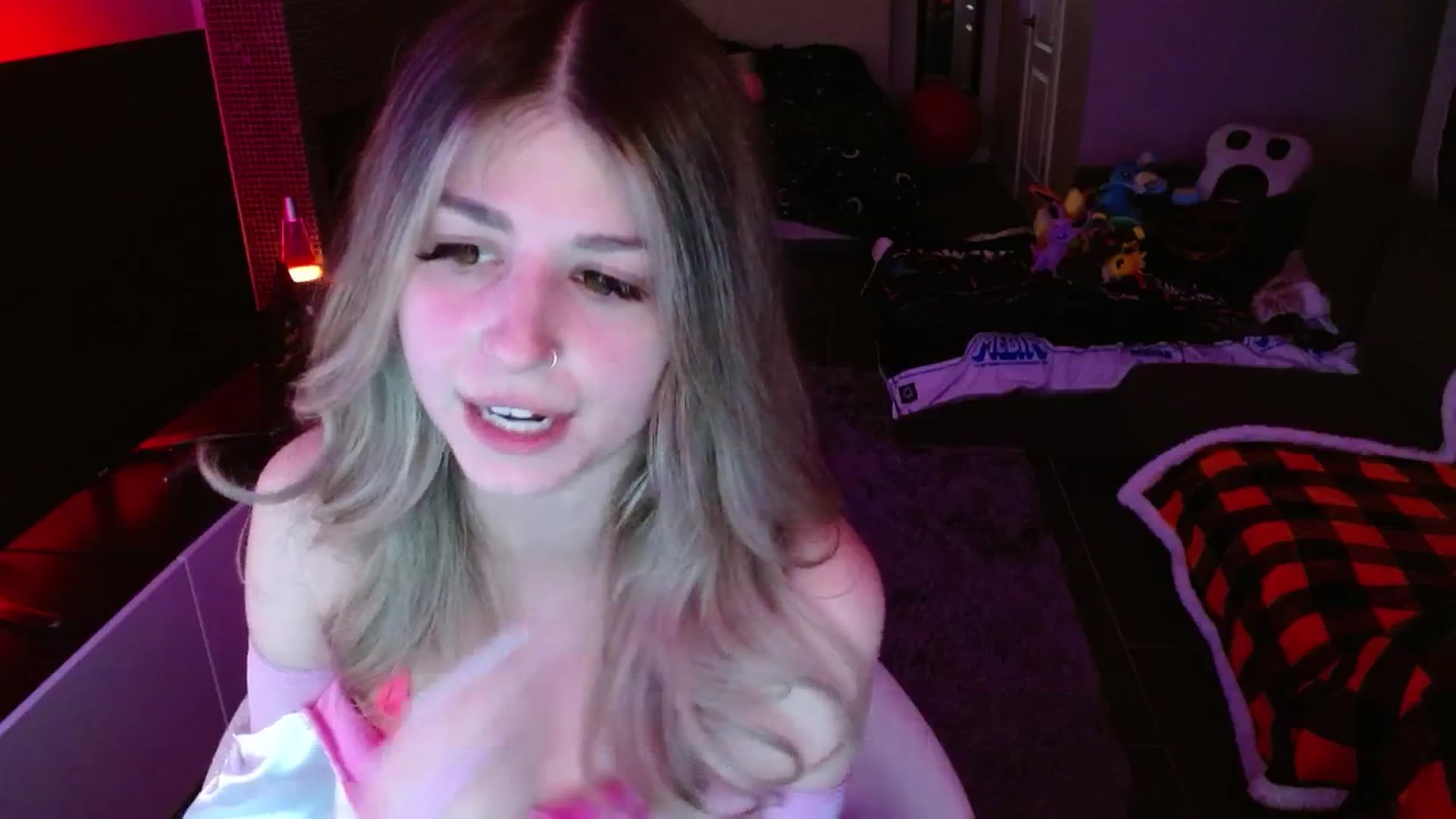 Gallery image thumbnail from Serafina's myfreecams stream on, 10/07/2024, 03:00 image 2 of 20