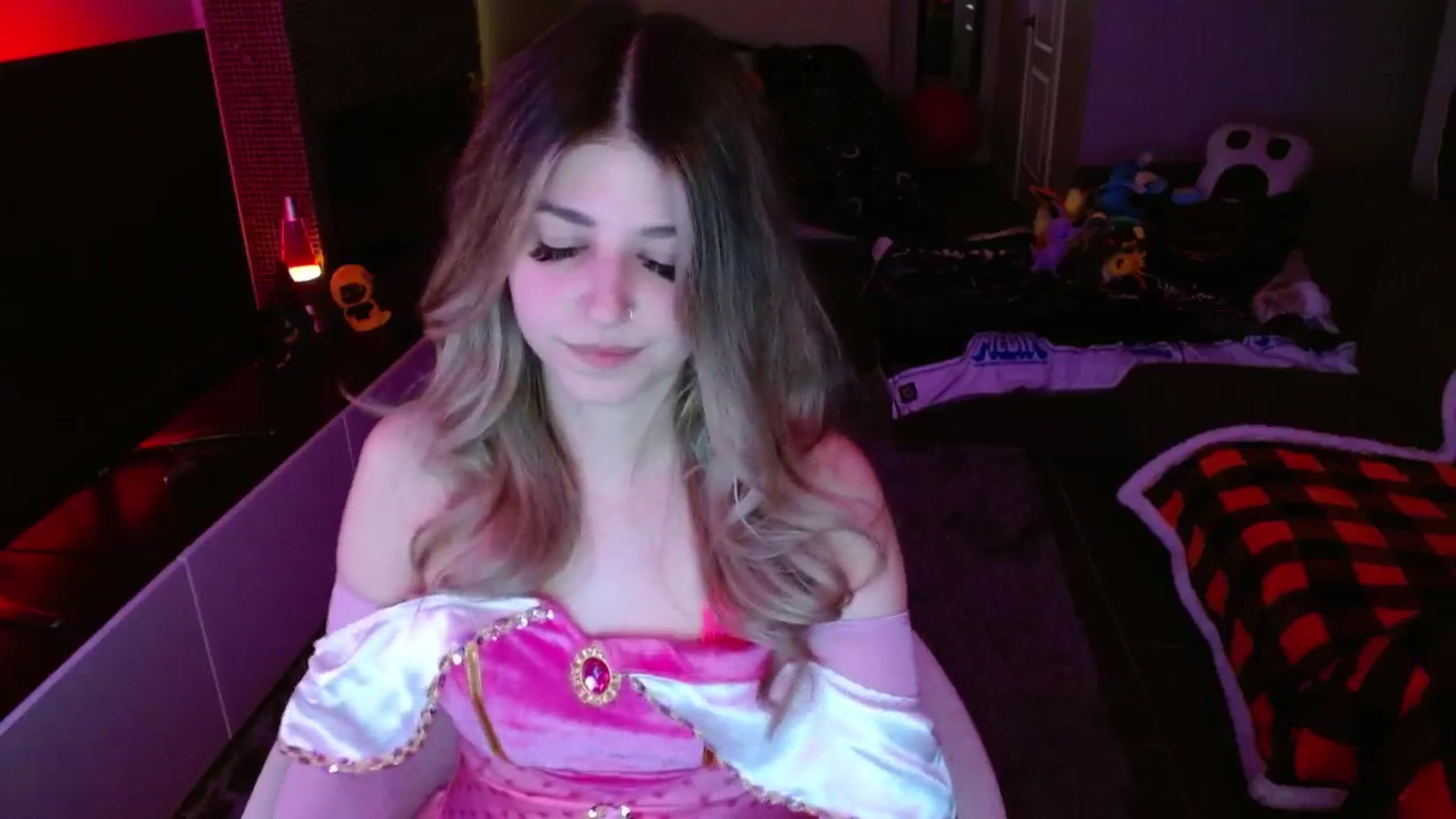 Gallery image thumbnail from Serafina's myfreecams stream on, 10/07/2024, 03:00 image 18 of 20