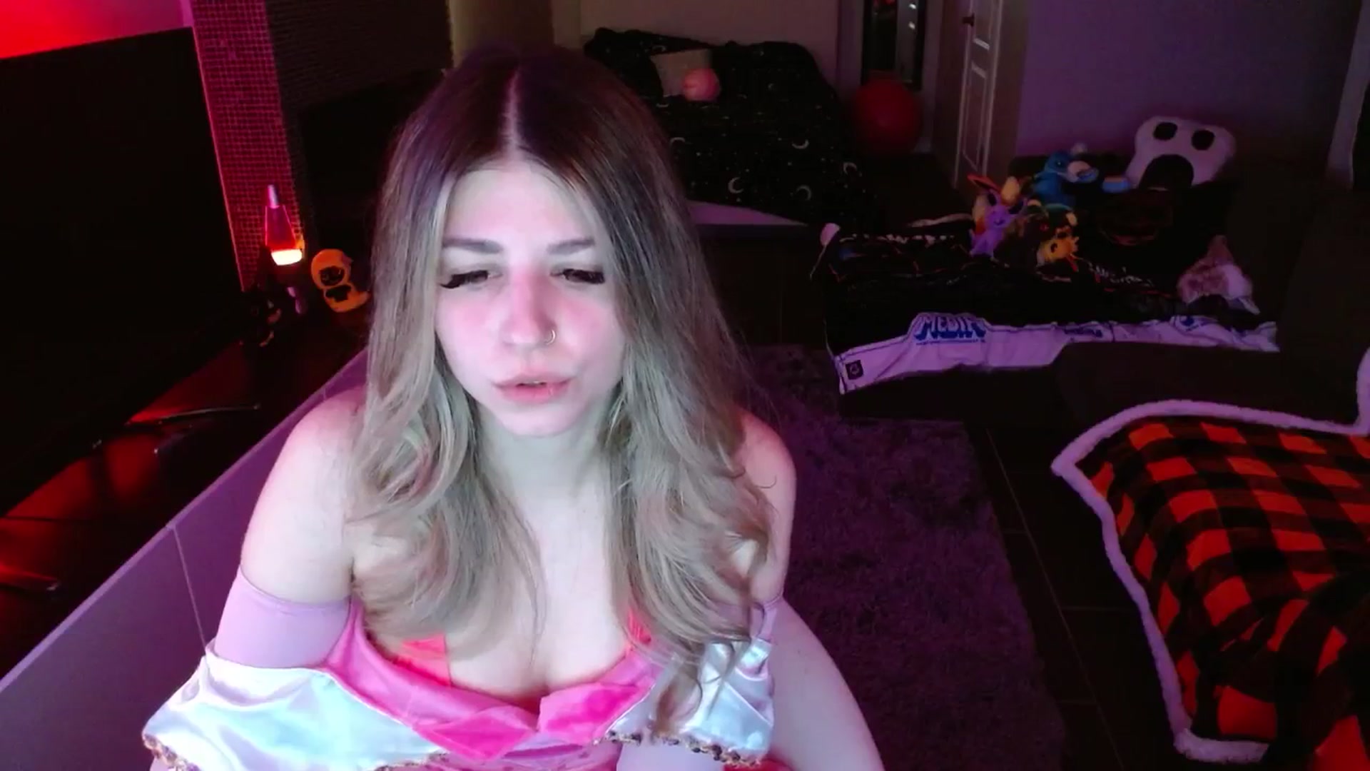 Gallery image thumbnail from Serafina's myfreecams stream on, 10/07/2024, 03:00 image 7 of 20