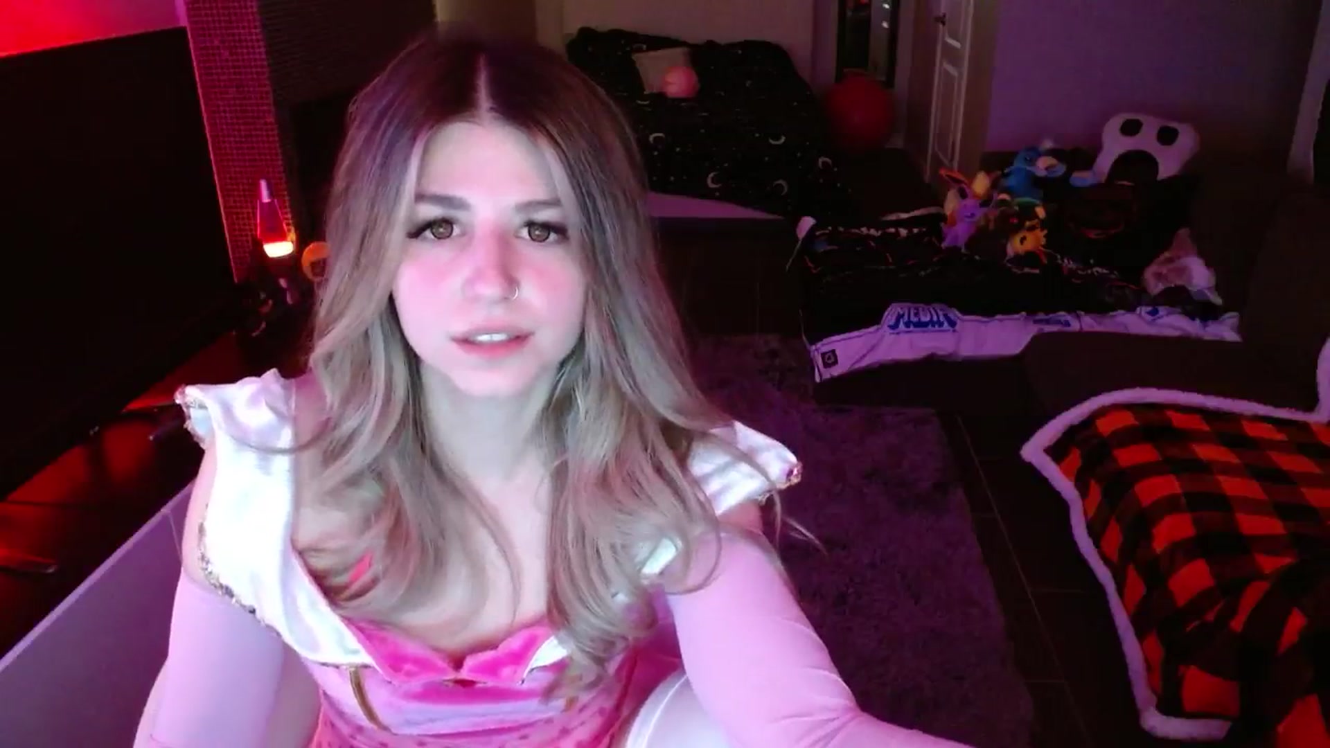 Gallery image thumbnail from Serafina's myfreecams stream on, 10/07/2024, 03:00 image 12 of 20