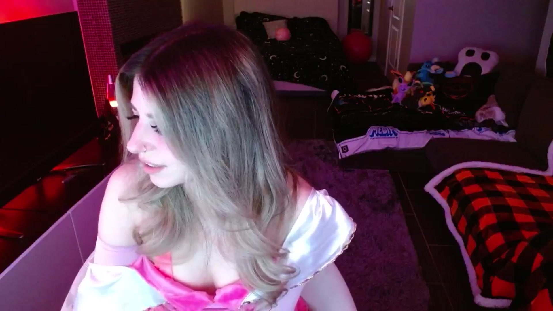 Gallery image thumbnail from Serafina's myfreecams stream on, 10/07/2024, 03:00 image 5 of 20