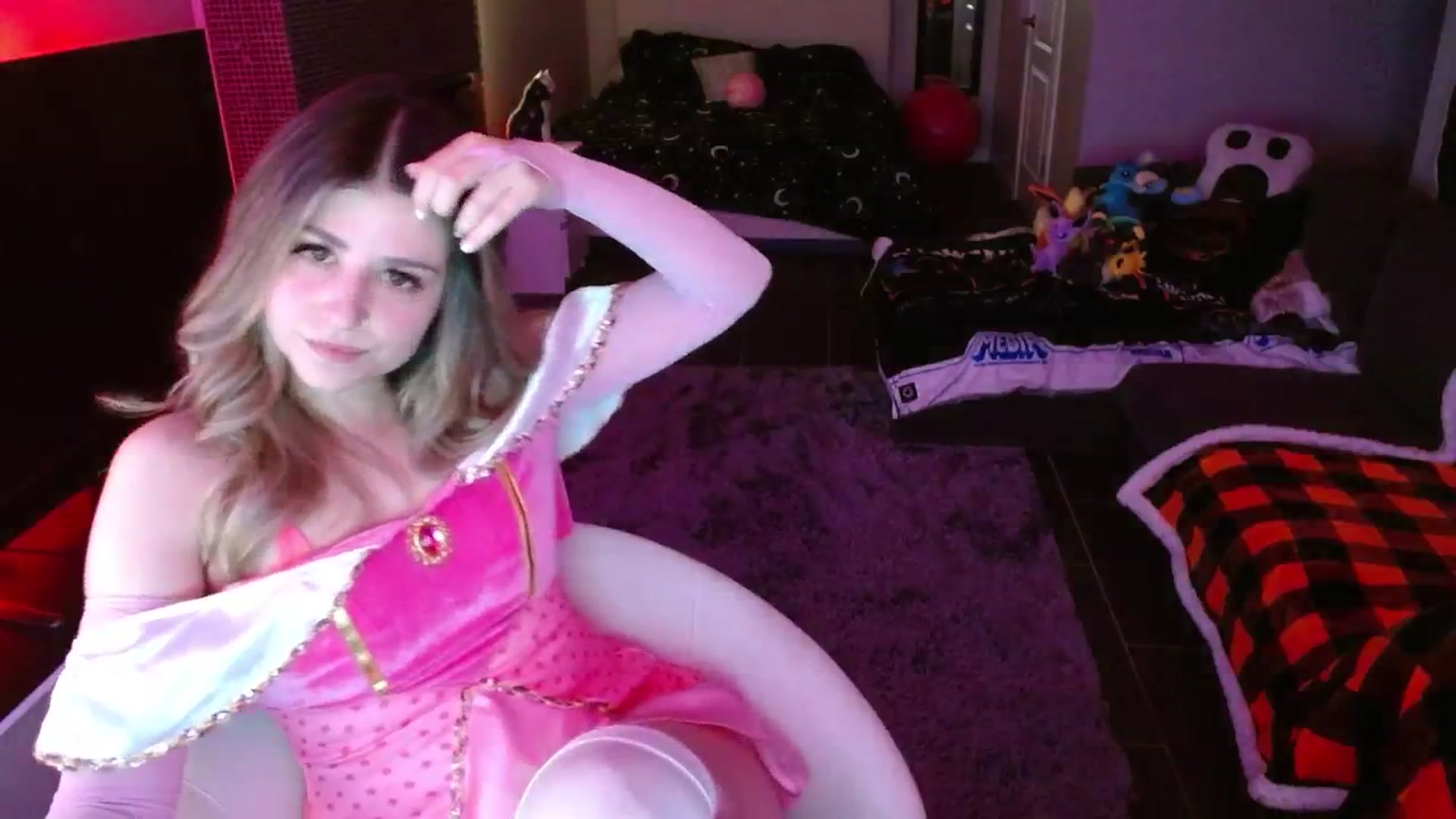 Gallery image thumbnail from Serafina's myfreecams stream on, 10/07/2024, 03:00 image 8 of 20