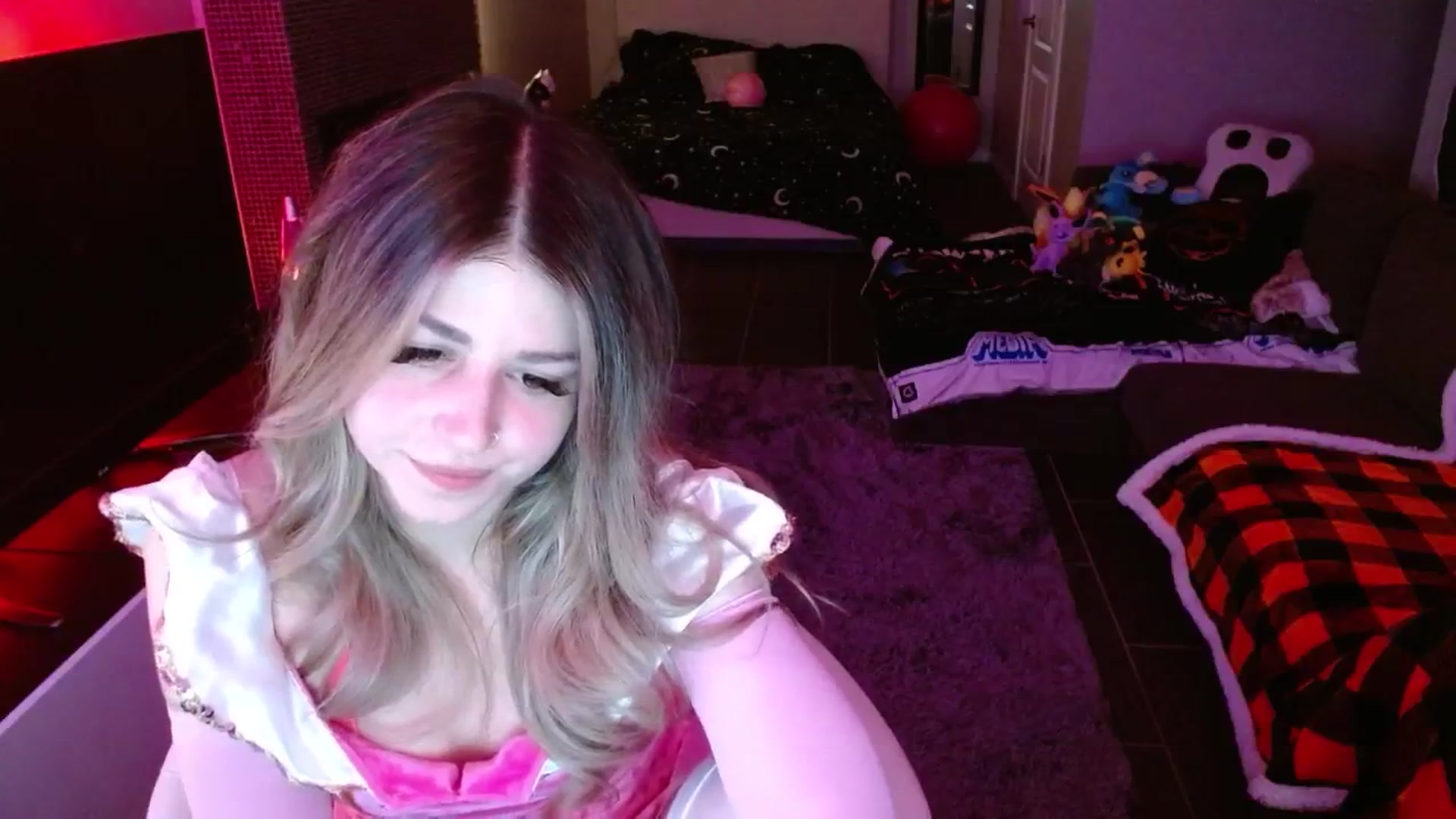 Gallery image thumbnail from Serafina's myfreecams stream on, 10/07/2024, 03:00 image 13 of 20
