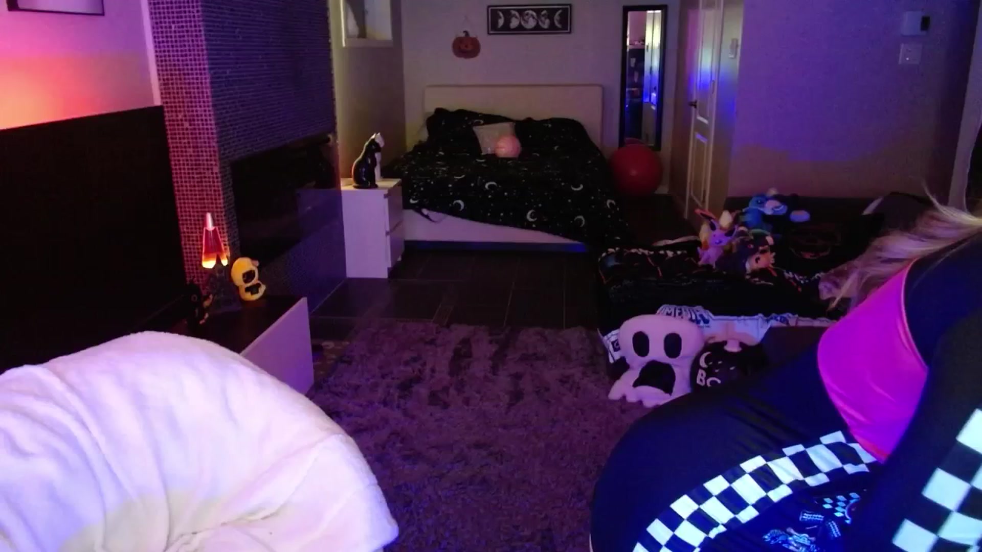 Gallery image thumbnail from Serafina's myfreecams stream on, 10/09/2024, 04:35 image 13 of 20