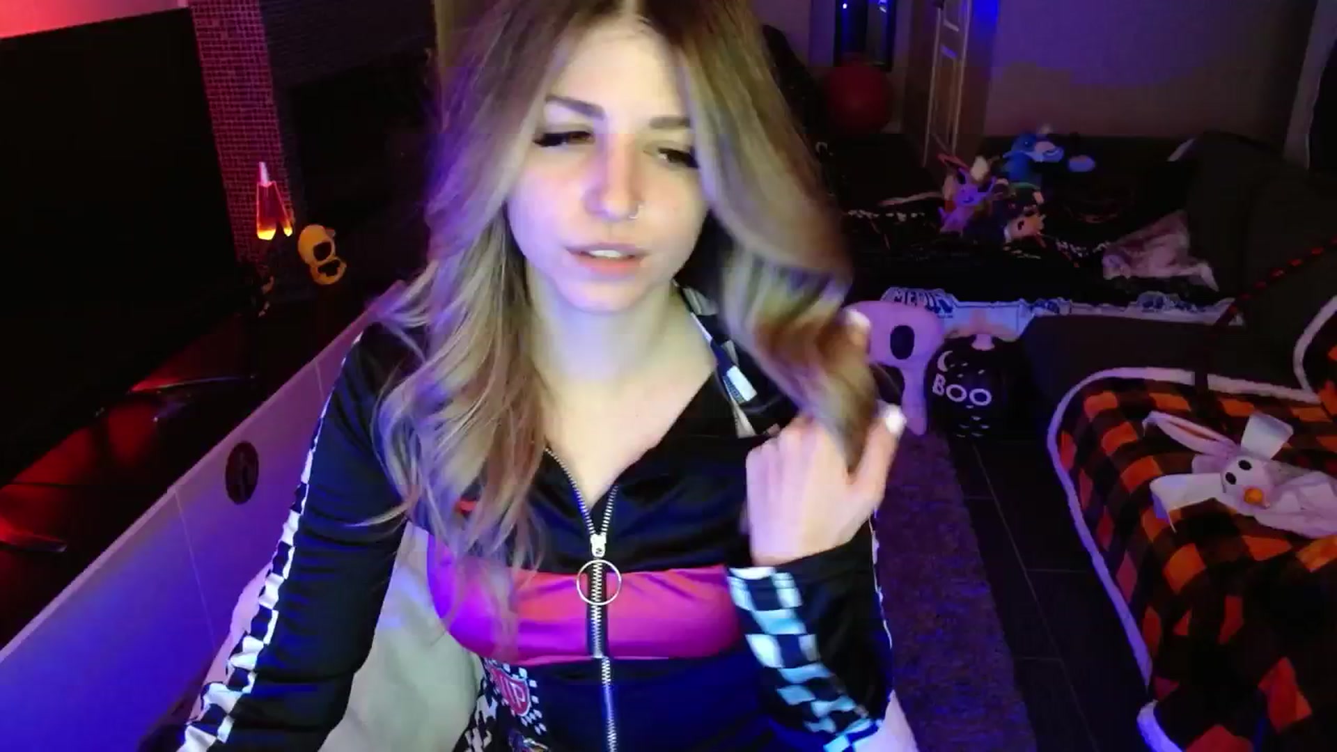 Gallery image thumbnail from Serafina's myfreecams stream on, 10/09/2024, 04:35 image 9 of 20