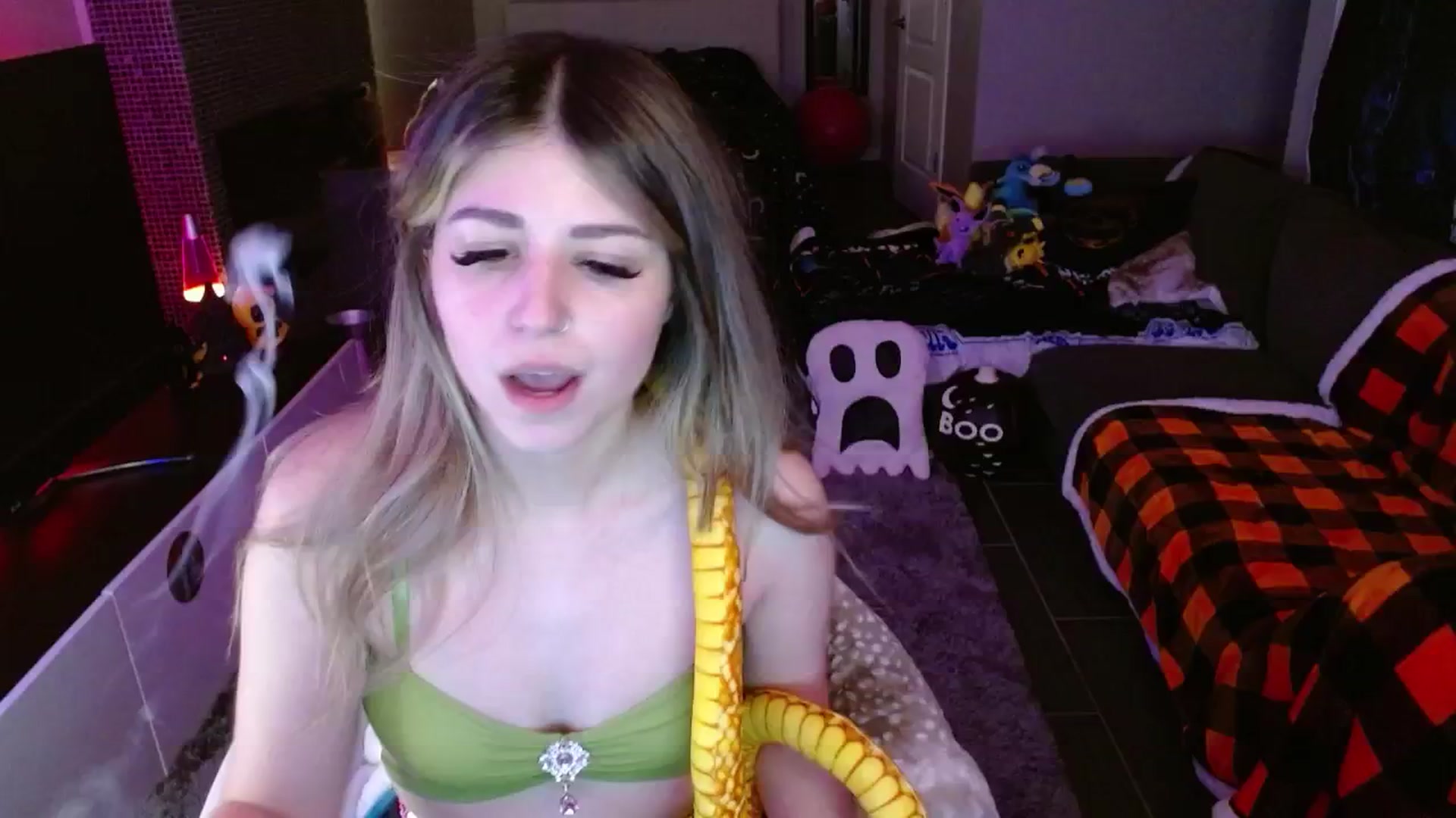 Gallery image thumbnail from Serafina's myfreecams stream on, 10/13/2024, 03:21 image 15 of 20