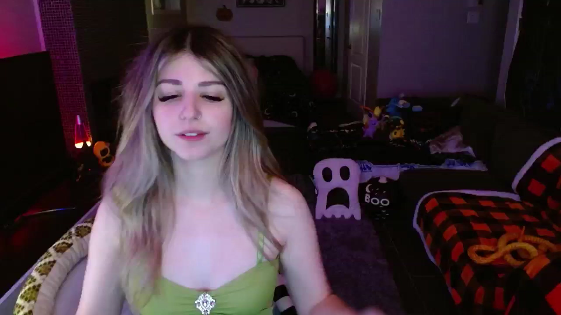 Gallery image thumbnail from Serafina's myfreecams stream on, 10/13/2024, 03:21 image 19 of 20