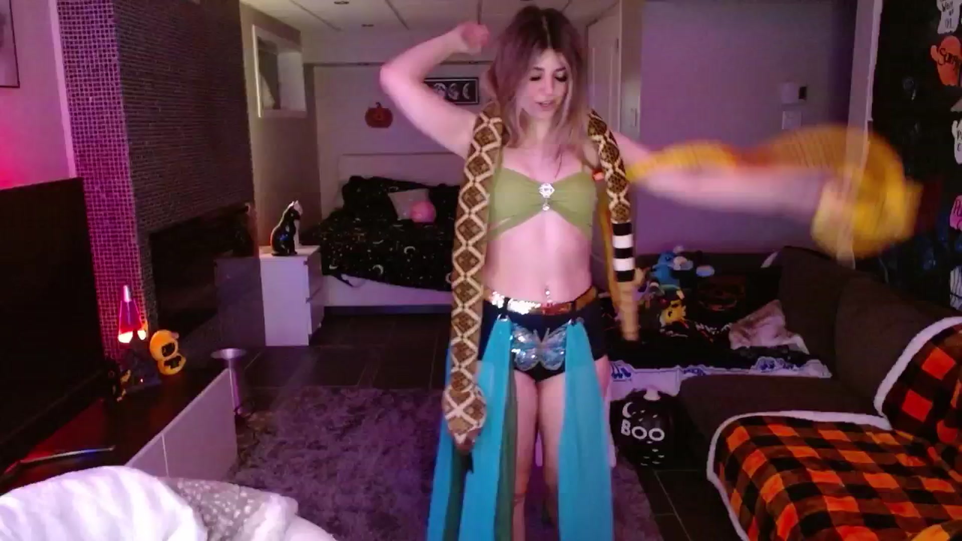 Gallery image thumbnail from Serafina's myfreecams stream on, 10/13/2024, 03:21 image 17 of 20