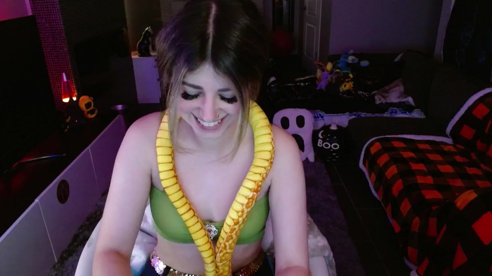 Gallery image thumbnail from Serafina's myfreecams stream on, 10/13/2024, 03:21 image 3 of 20