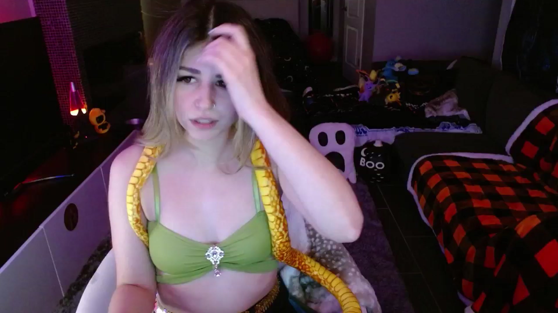 Gallery image thumbnail from Serafina's myfreecams stream on, 10/13/2024, 03:21 image 13 of 20