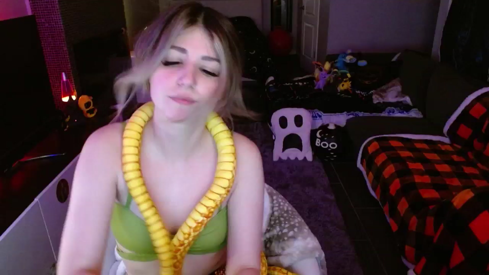 Gallery image thumbnail from Serafina's myfreecams stream on, 10/13/2024, 03:21 image 10 of 20