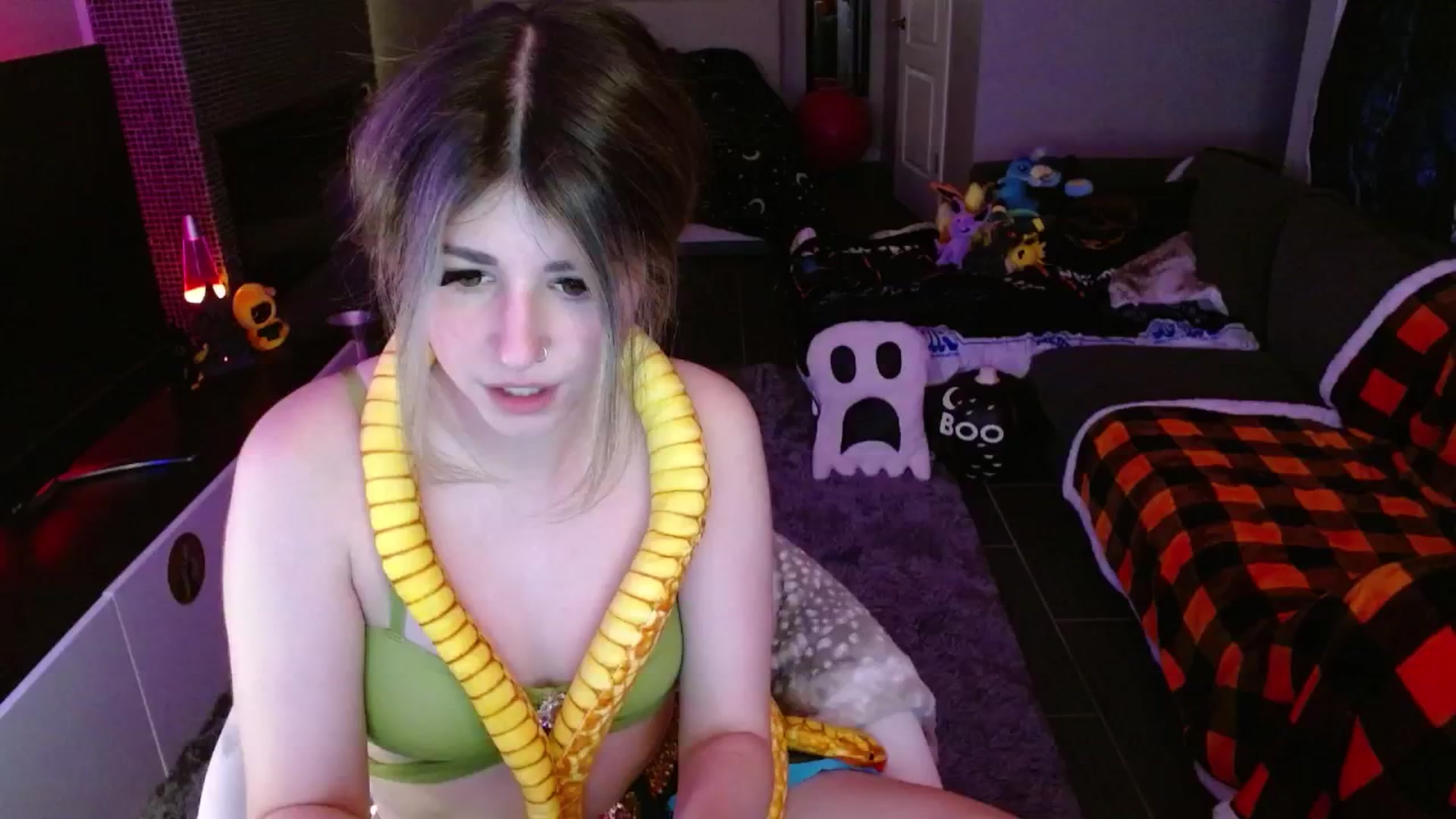 Gallery image thumbnail from Serafina's myfreecams stream on, 10/13/2024, 03:21 image 9 of 20