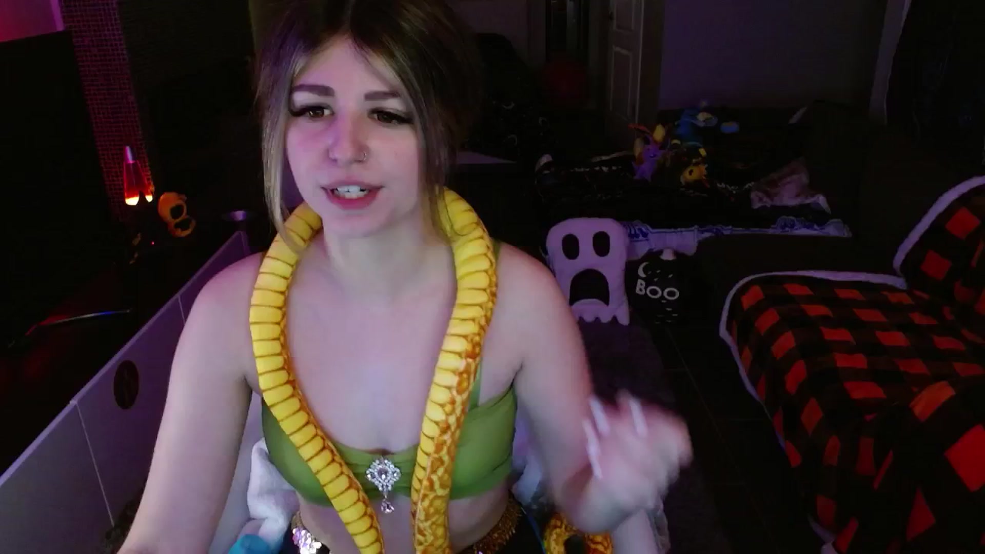 Gallery image thumbnail from Serafina's myfreecams stream on, 10/13/2024, 03:21 image 2 of 20