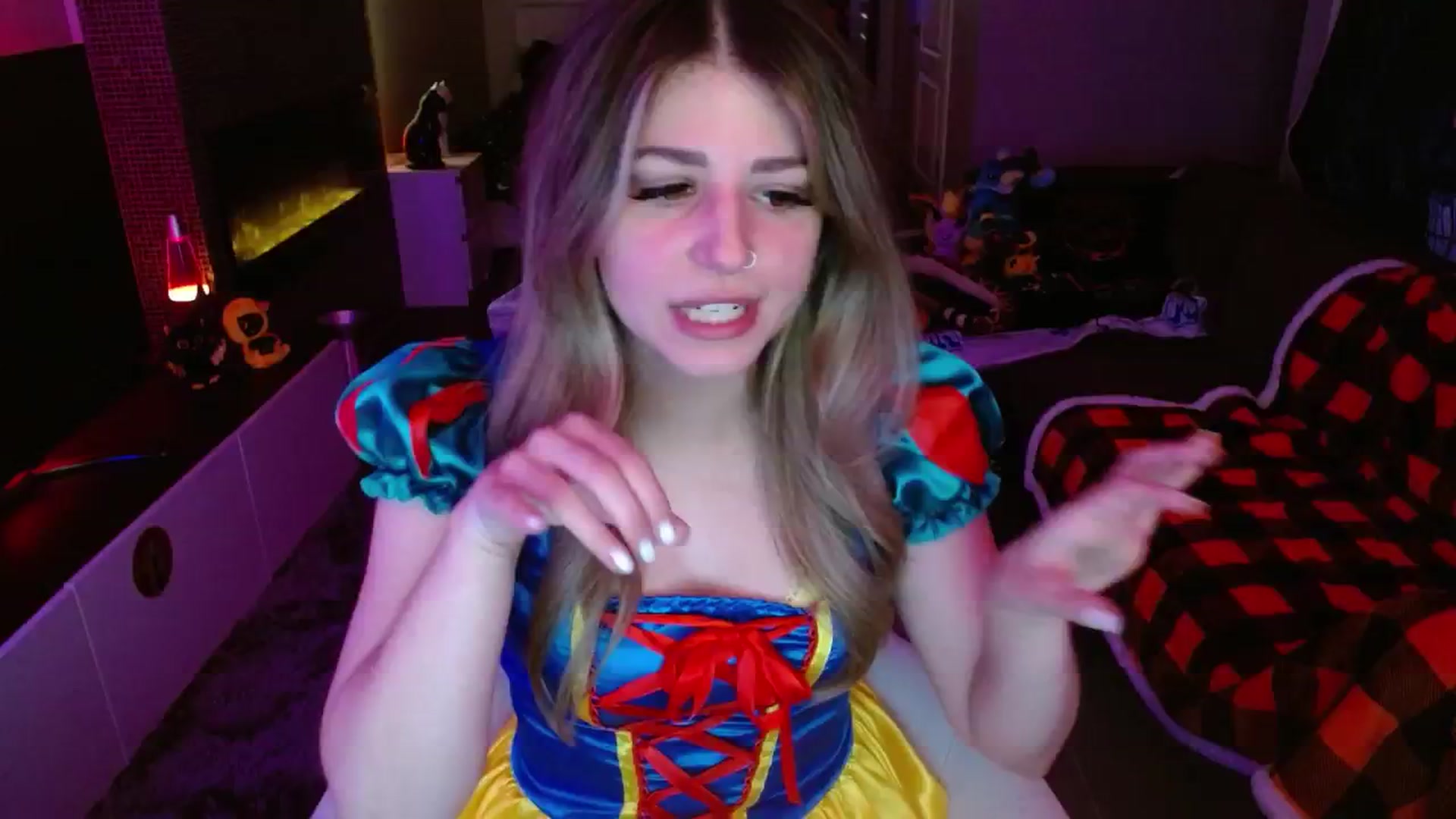 Gallery image thumbnail from Serafina's myfreecams stream on, 10/18/2024, 03:23 image 11 of 20
