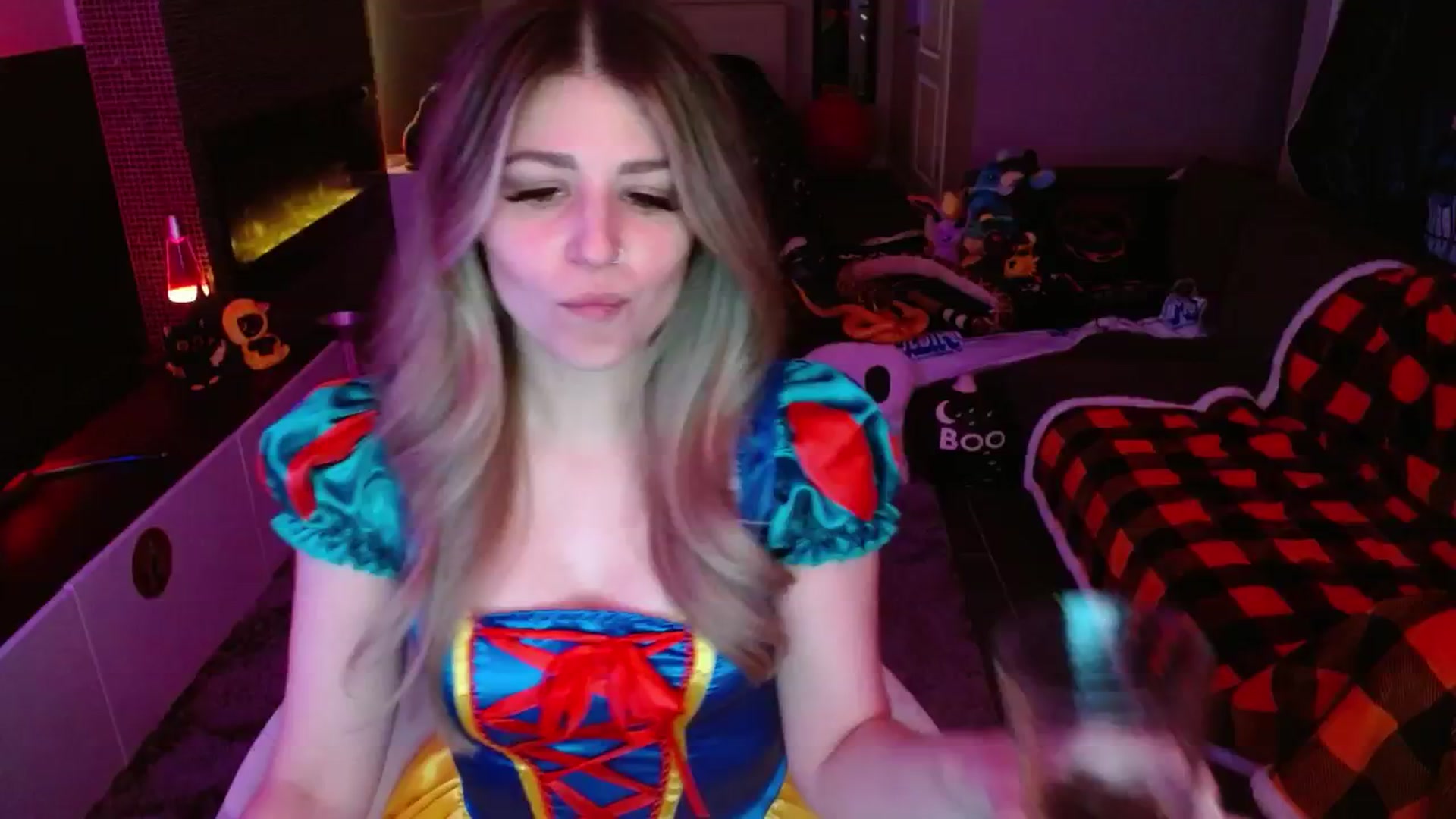Gallery image thumbnail from Serafina's myfreecams stream on, 10/18/2024, 03:23 image 5 of 20