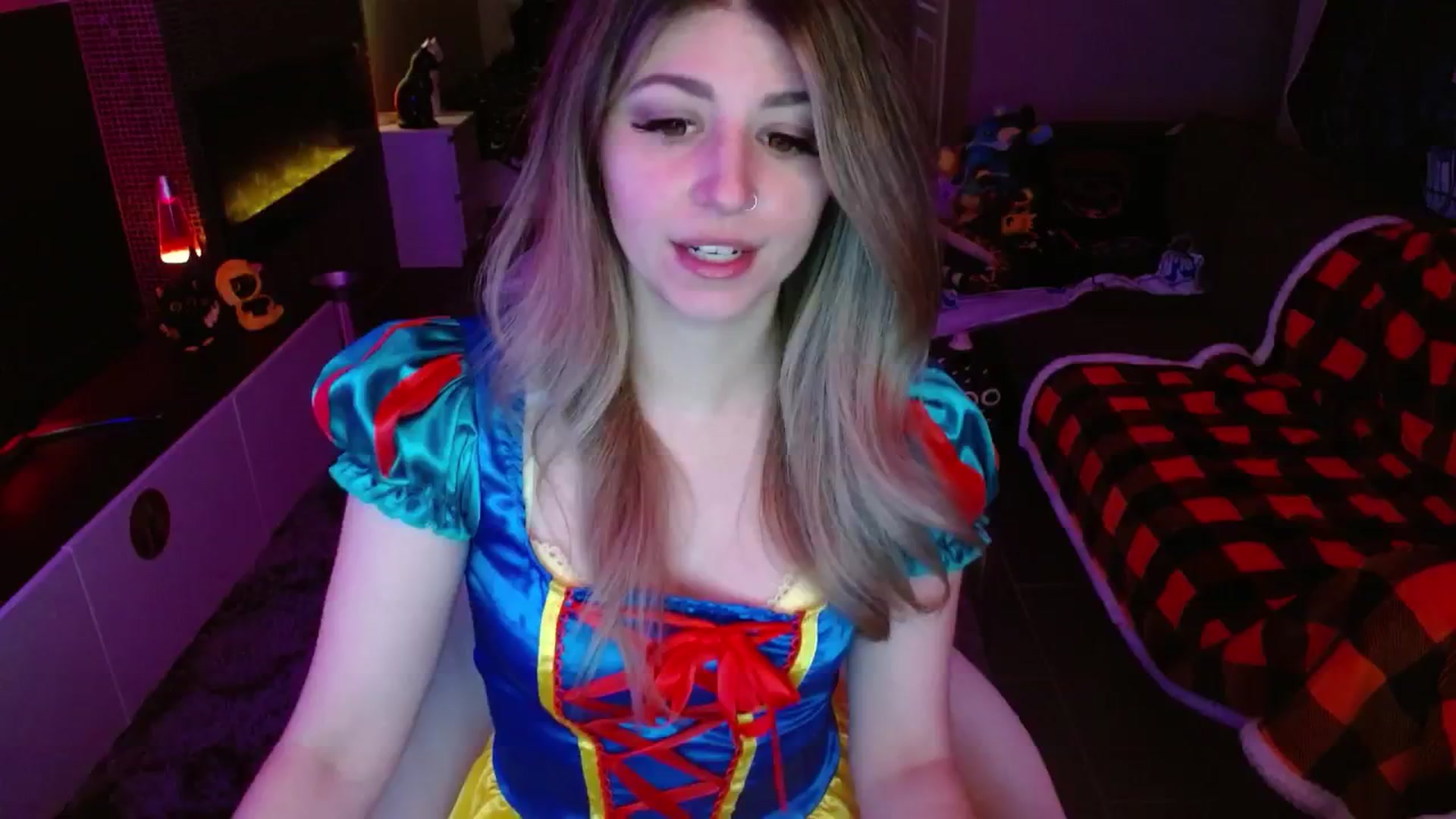 Gallery image thumbnail from Serafina's myfreecams stream on, 10/18/2024, 03:23 image 1 of 20
