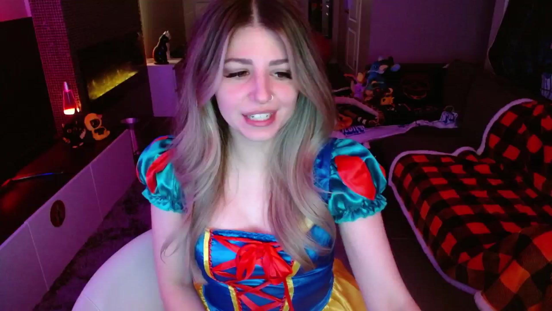 Gallery image thumbnail from Serafina's myfreecams stream on, 10/18/2024, 03:23 image 6 of 20