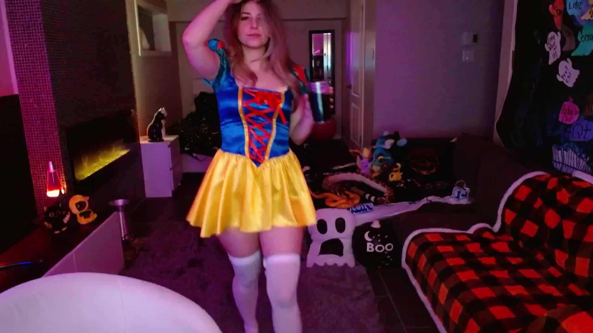 Gallery image thumbnail from Serafina's myfreecams stream on, 10/18/2024, 03:23 image 18 of 20