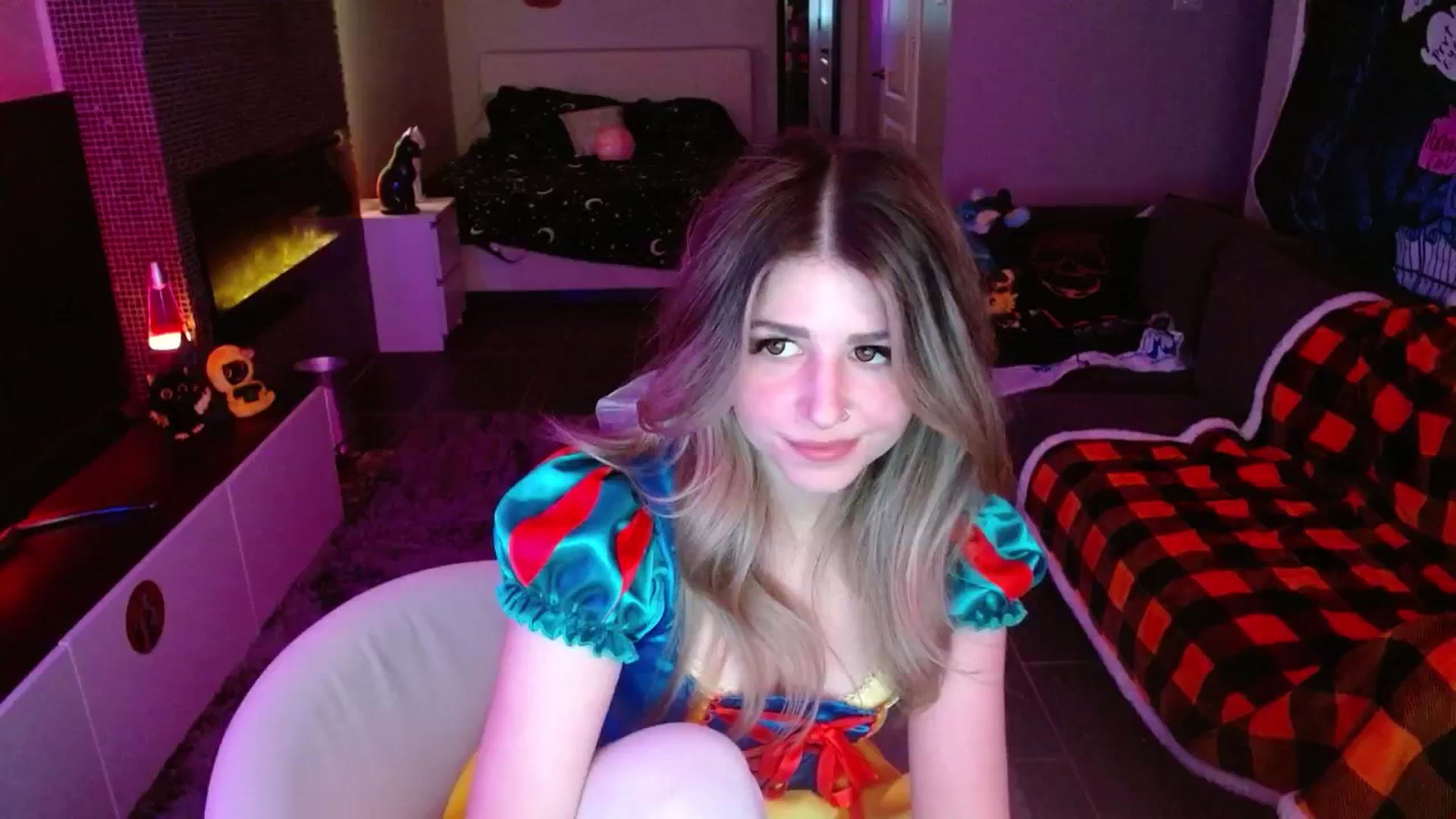 Gallery image thumbnail from Serafina's myfreecams stream on, 10/18/2024, 03:23 image 20 of 20