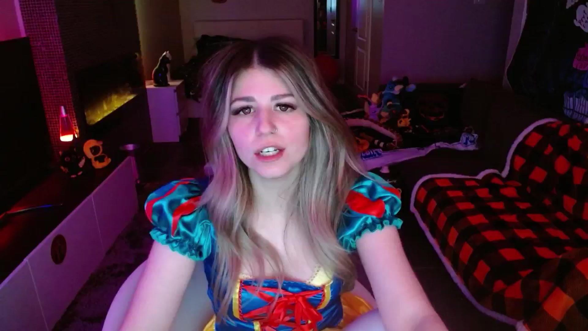 Gallery image thumbnail from Serafina's myfreecams stream on, 10/18/2024, 03:23 image 19 of 20