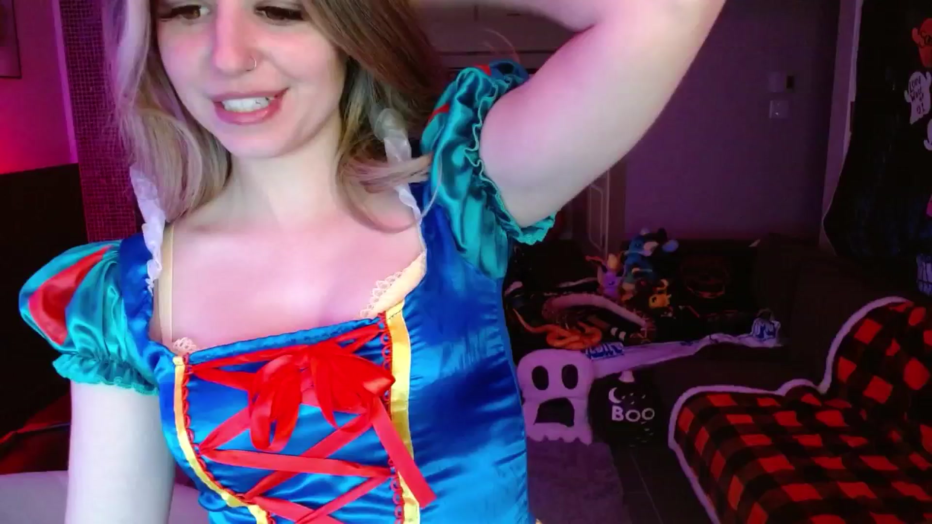 Gallery image thumbnail from Serafina's myfreecams stream on, 10/18/2024, 03:23 image 3 of 20