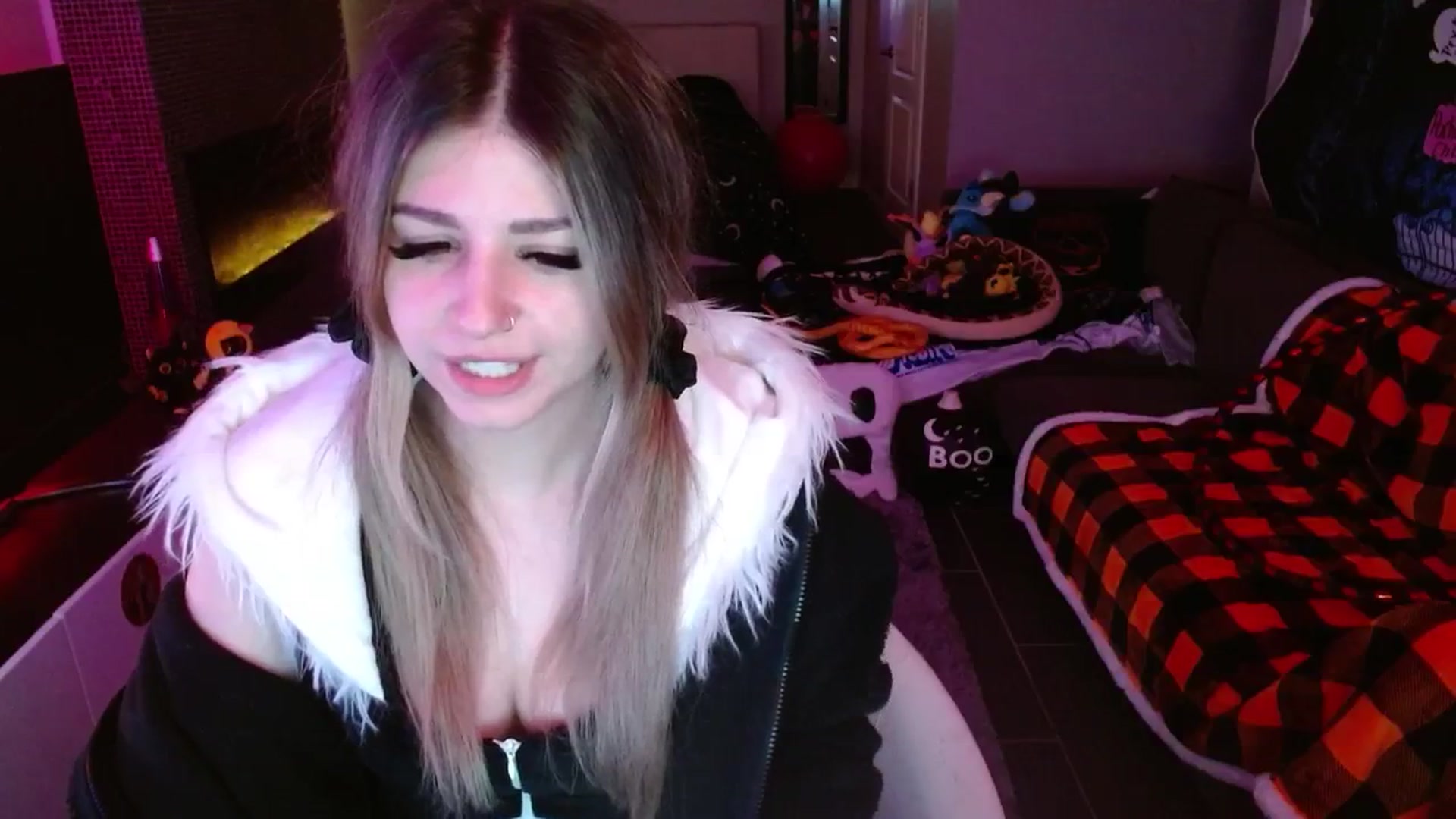 Gallery image thumbnail from Serafina's myfreecams stream on, 10/19/2024, 03:42 image 9 of 20