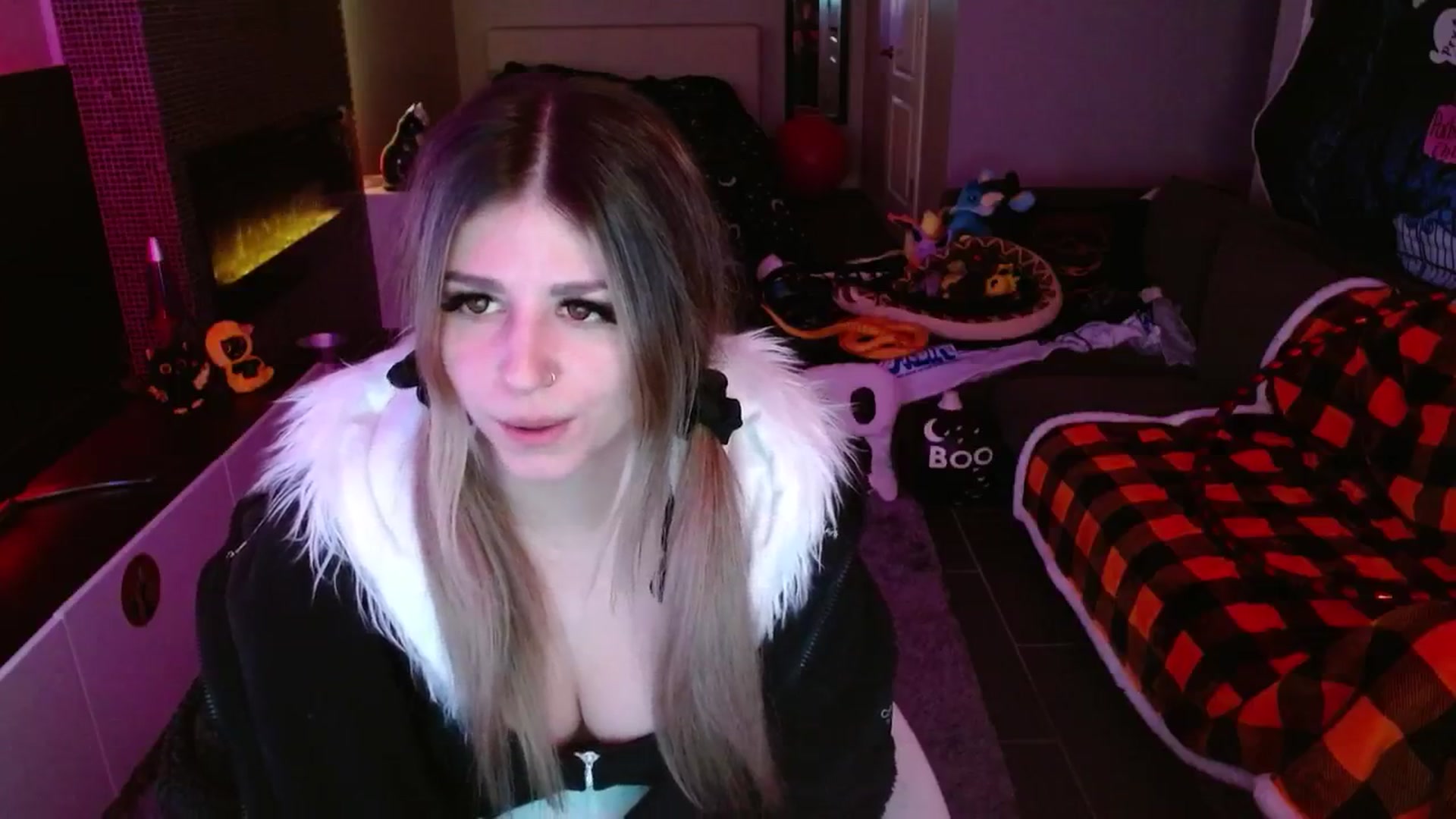 Gallery image thumbnail from Serafina's myfreecams stream on, 10/19/2024, 03:42 image 6 of 20