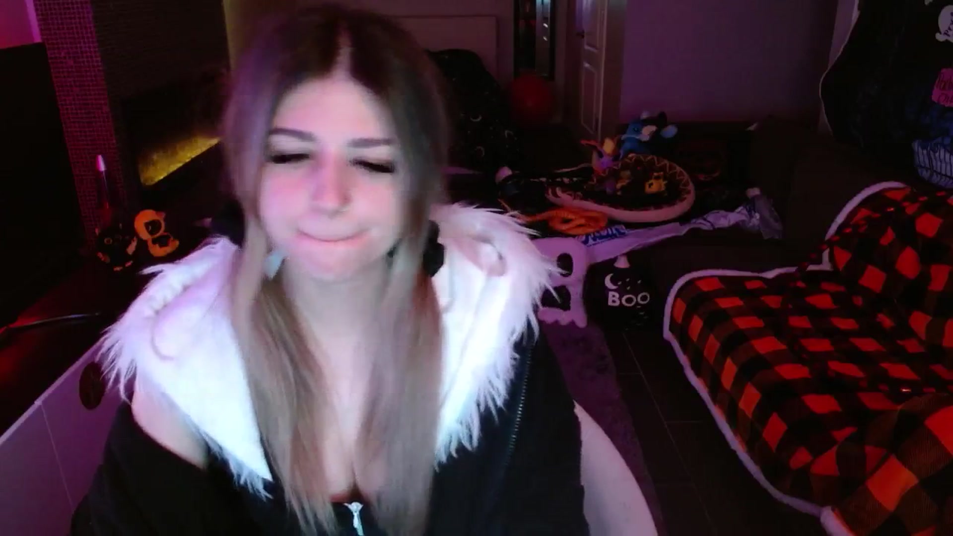 Gallery image thumbnail from Serafina's myfreecams stream on, 10/19/2024, 03:42 image 10 of 20