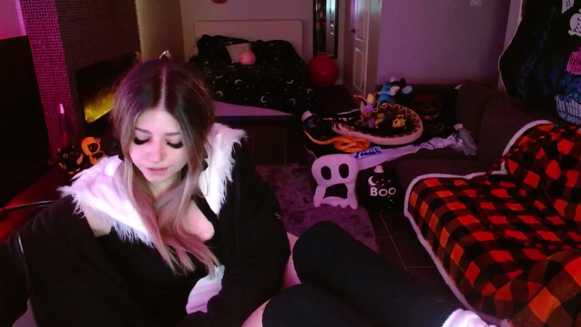 Gallery image thumbnail from Serafina's myfreecams stream on, 10/19/2024, 03:42 image 12 of 20