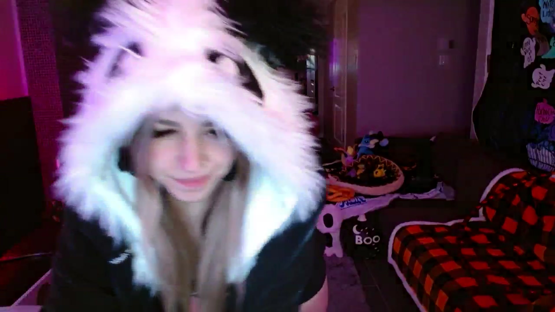 Gallery image thumbnail from Serafina's myfreecams stream on, 10/19/2024, 03:42 image 16 of 20