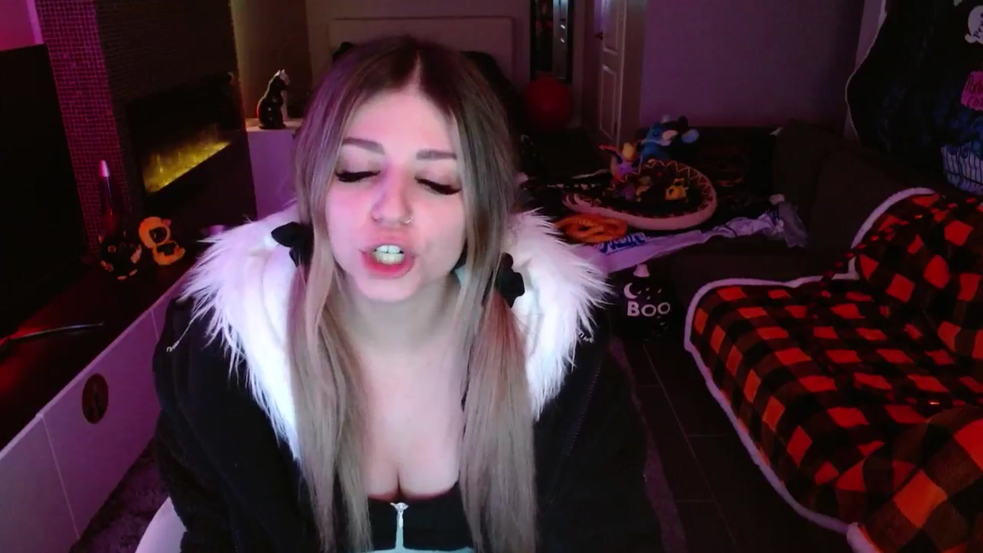 Gallery image thumbnail from Serafina's myfreecams stream on, 10/19/2024, 03:42 image 4 of 20