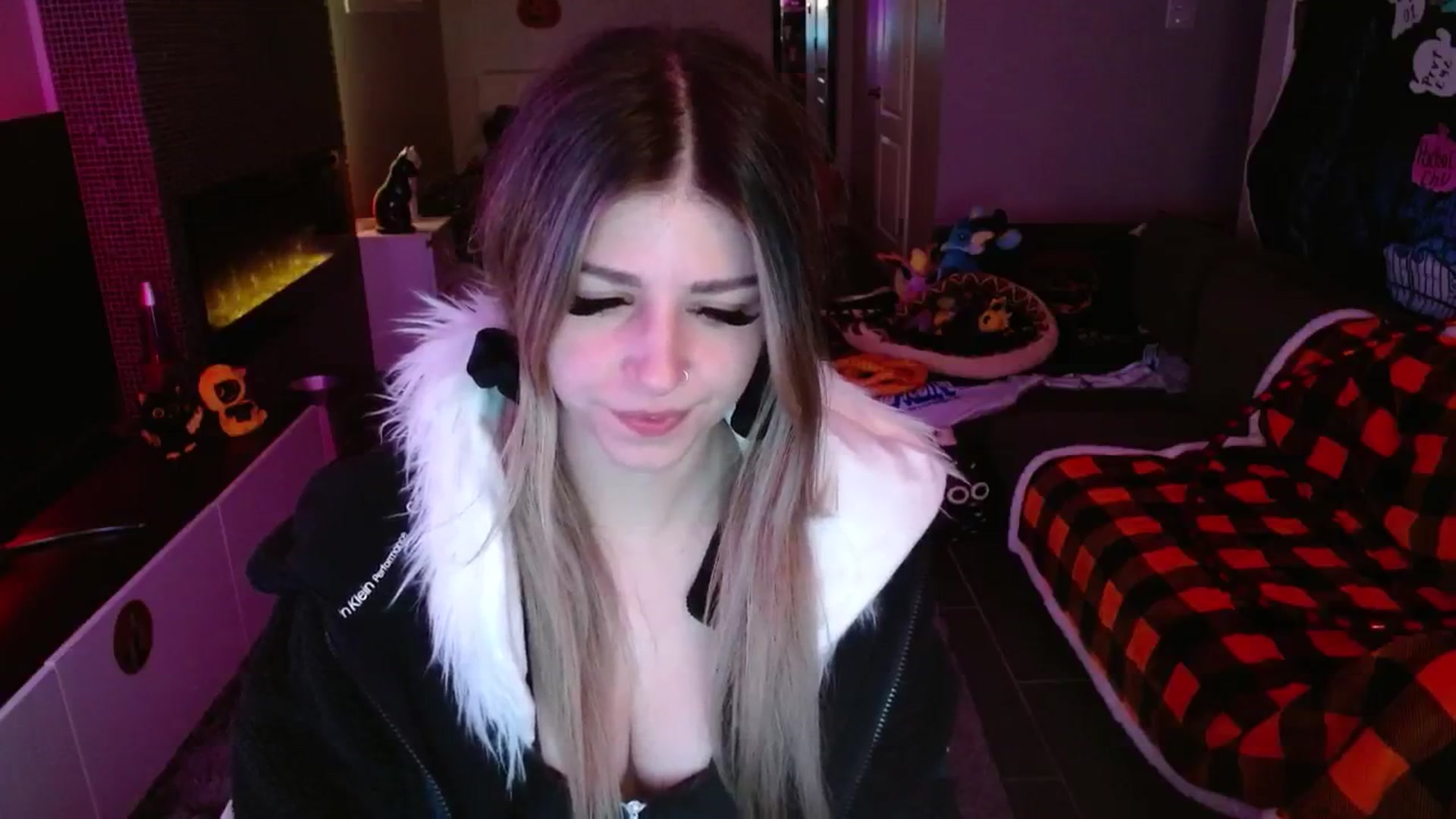 Gallery image thumbnail from Serafina's myfreecams stream on, 10/19/2024, 03:42 image 18 of 20