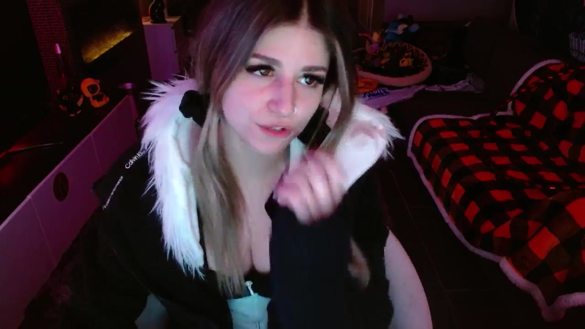 Gallery image thumbnail from Serafina's myfreecams stream on, 10/19/2024, 03:42 image 19 of 20